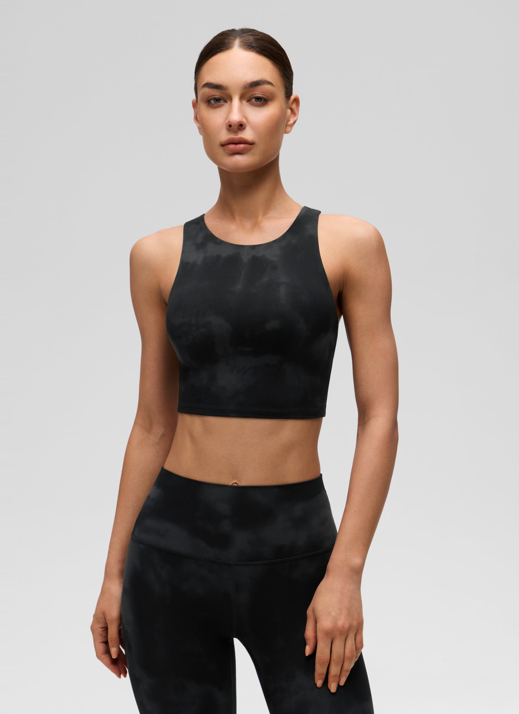 CRZ YOGA Yoga para sa Kababaihan na Mababang Suporta Butterluxe Mga Bulaklak na Itim na Tie Dye na may Tank High Neck Racerback