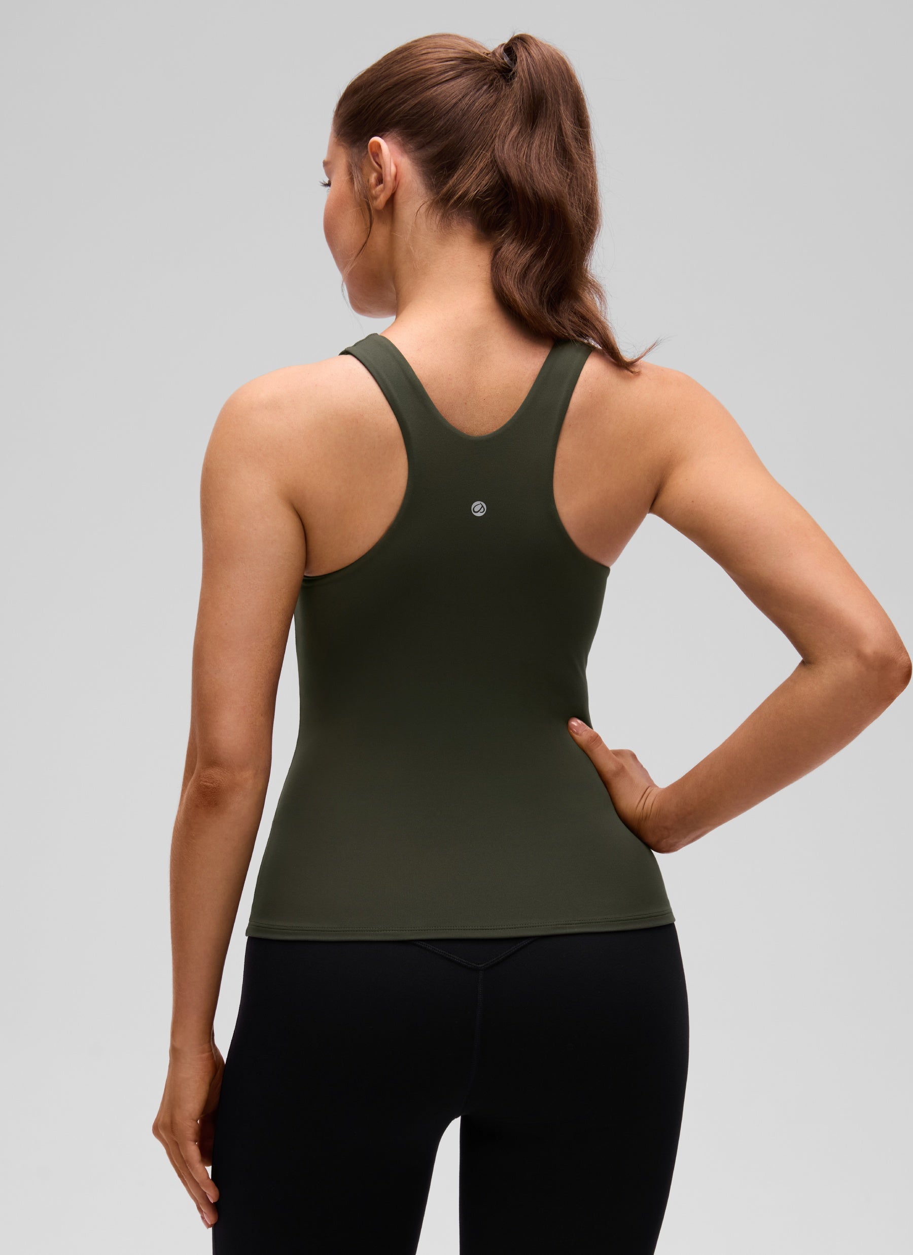 CRZ YOGA Pambabae Butterluxe Built-in na Bra na Mataas ang Leeg na Racerback Tank na Olive Green