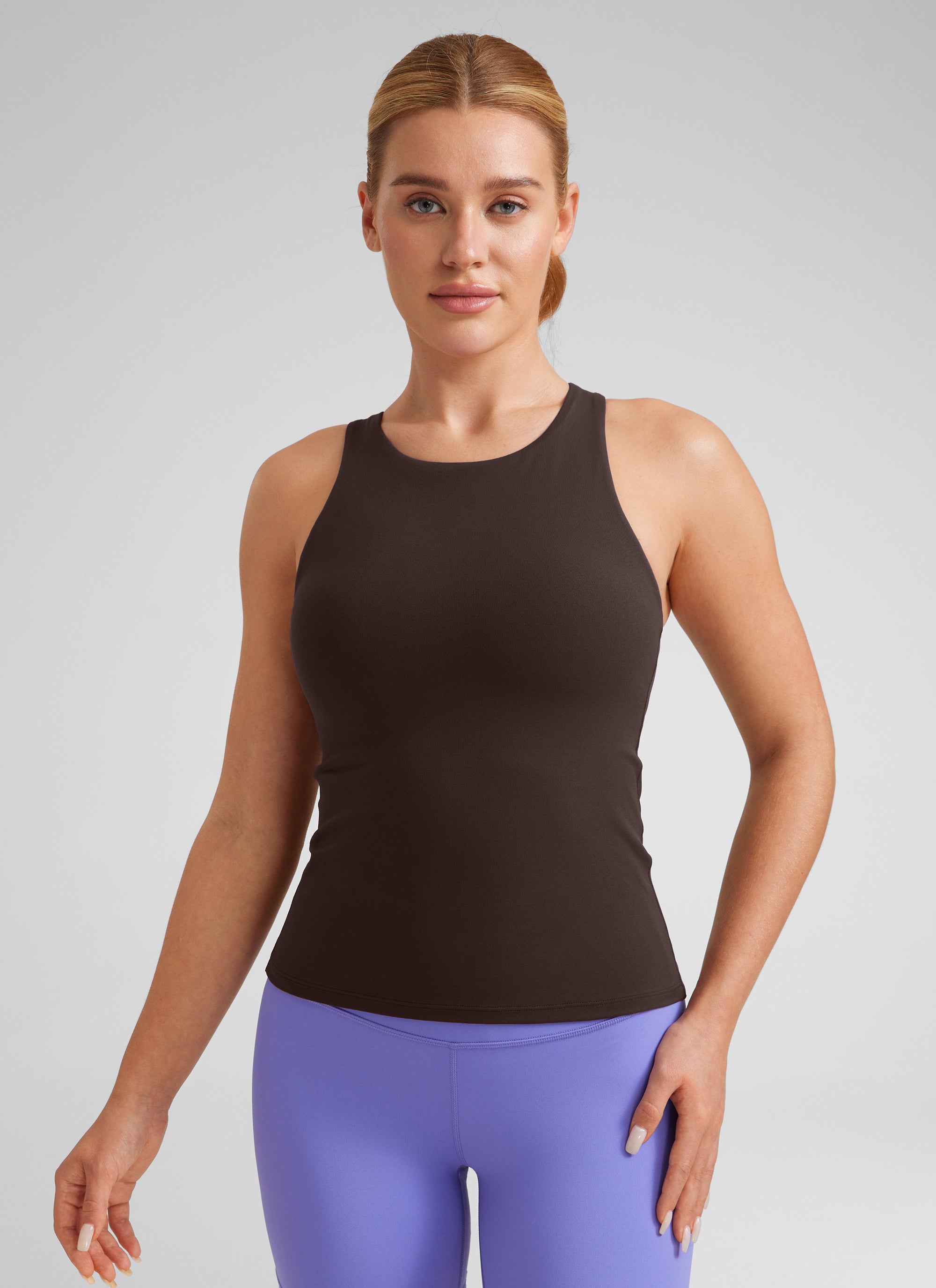 CRZ YOGA Pambabae Butterluxe Built-in na Bra na Mataas ang Leeg na Racerback Tank Hot Fudge na Kayumanggi