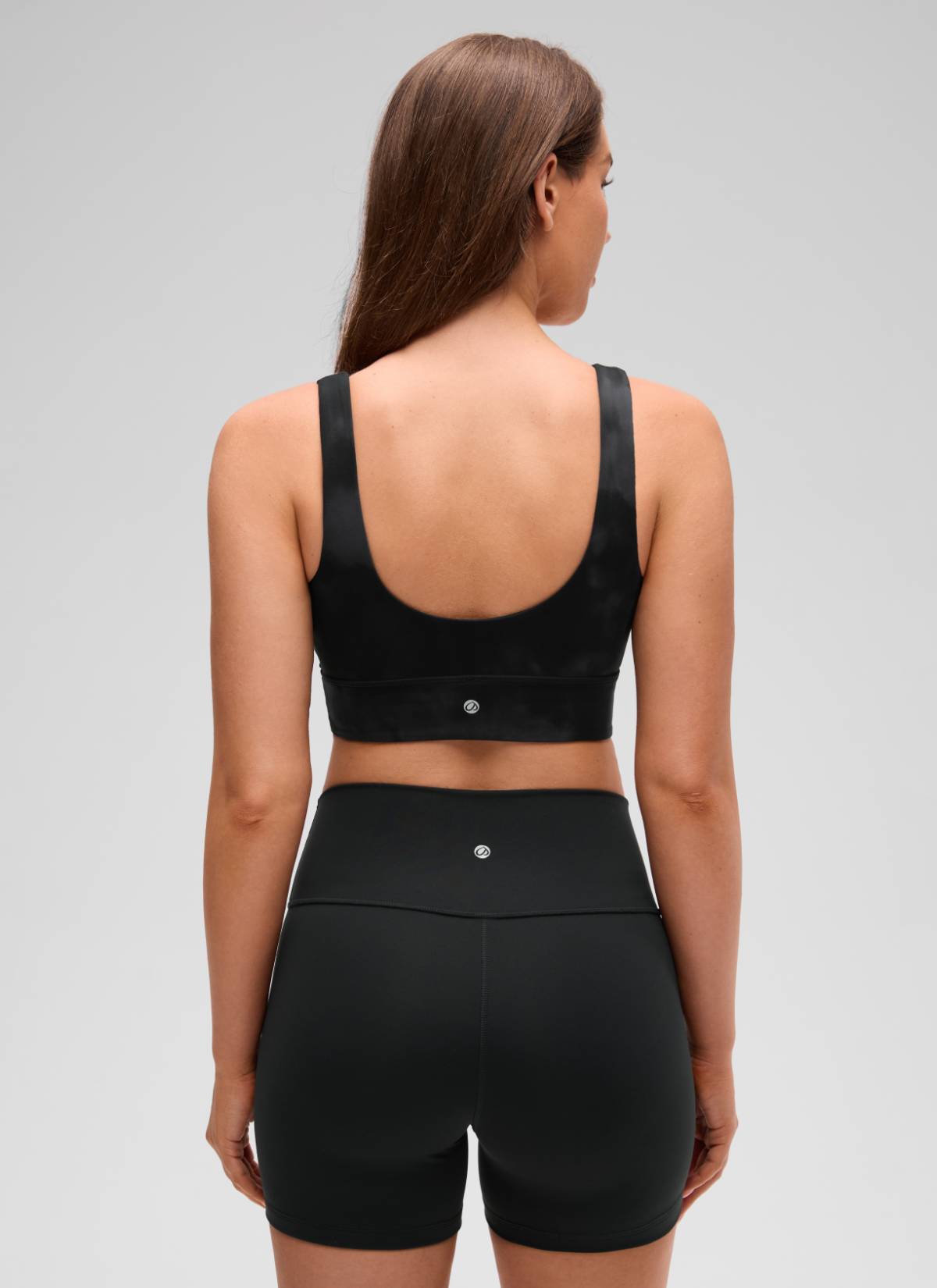CRZ YOGA Yoga para sa Kababaihan na Mababang Suporta Butterluxe Sport Bra U Back Longline Black Tie Dye Flowers