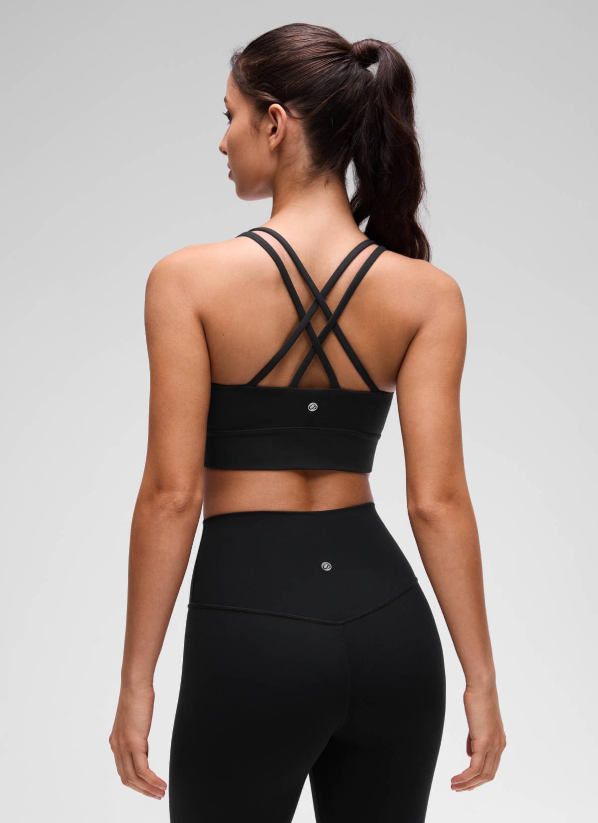 CRZ YOGA Pambabae Butterluxe Strappy Longline Criss Cross Molded Cup Bra Itim