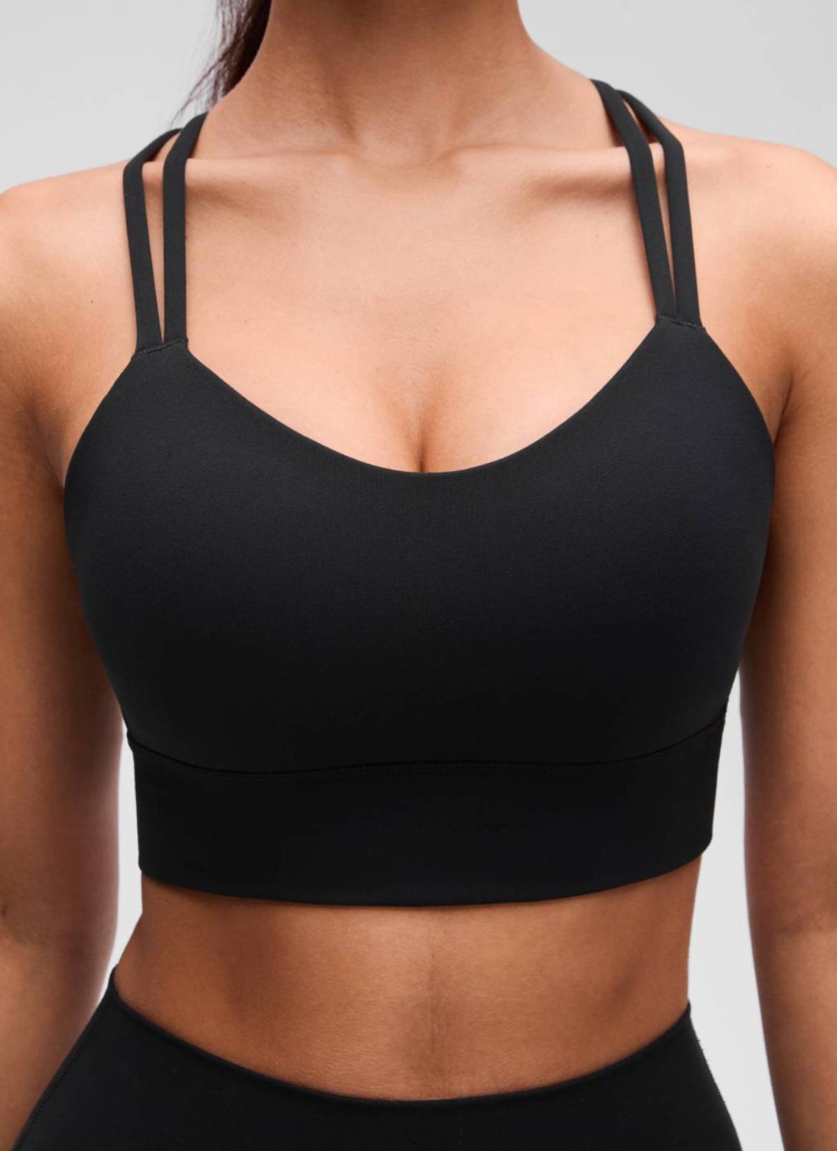 CRZ YOGA Pambabae Butterluxe Strappy Longline Criss Cross Molded Cup Bra Itim