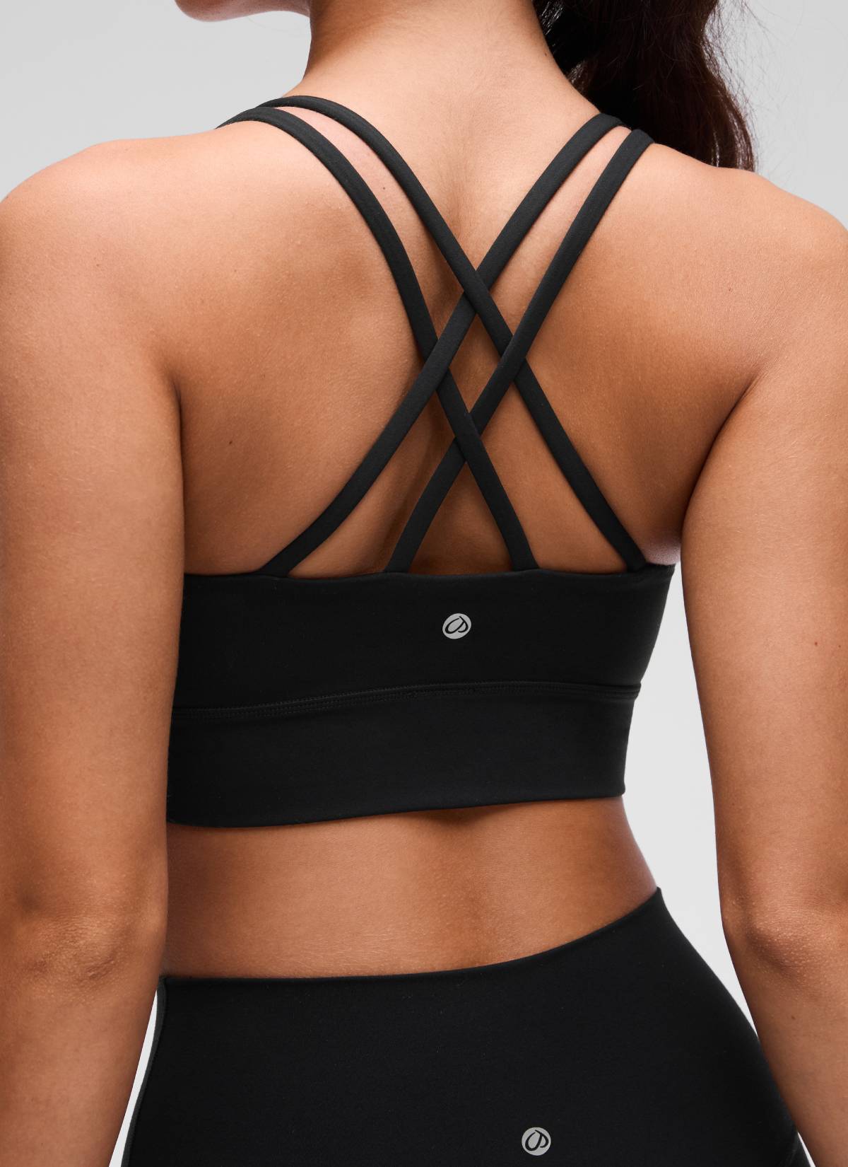 CRZ YOGA Pambabae Butterluxe Strappy Longline Criss Cross Molded Cup Bra Itim