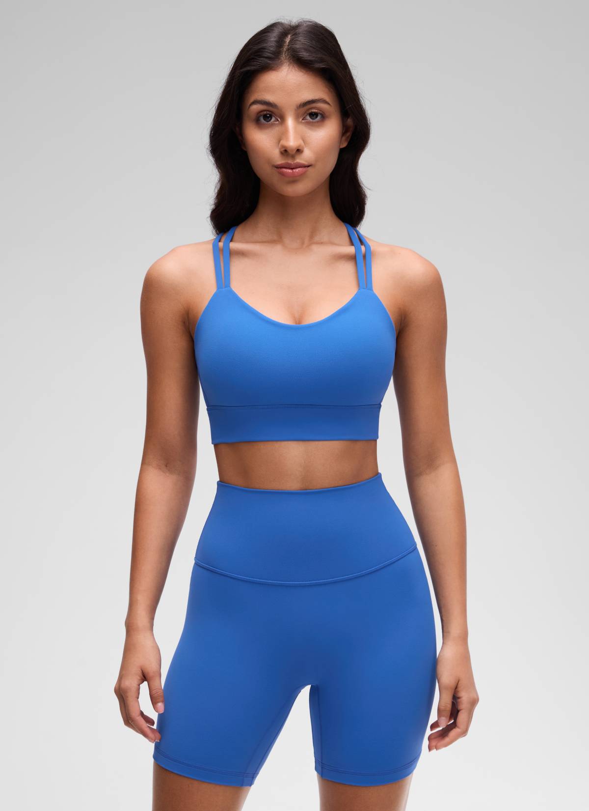 CRZ YOGA Pambabae Butterluxe Strappy Longline Criss Cross Molded Cup Bra na may Kislap na Asul