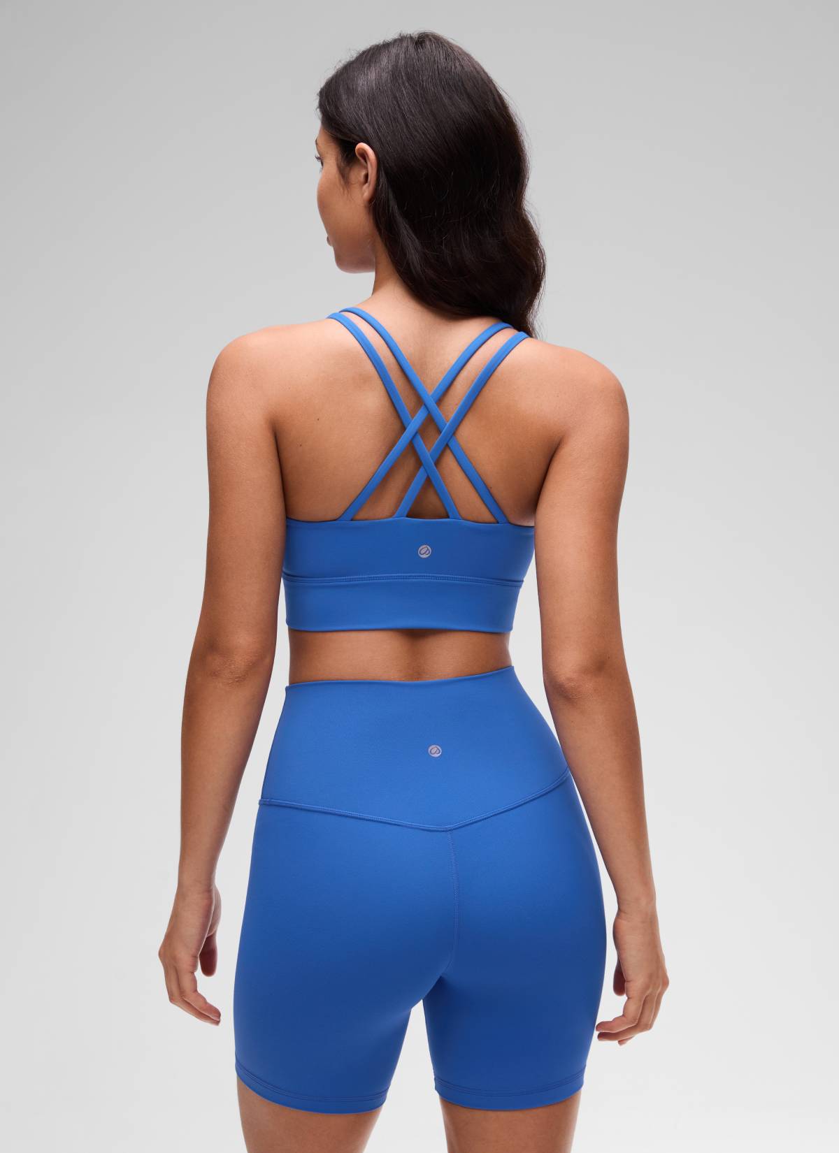 CRZ YOGA Pambabae Butterluxe Strappy Longline Criss Cross Molded Cup Bra na may Kislap na Asul