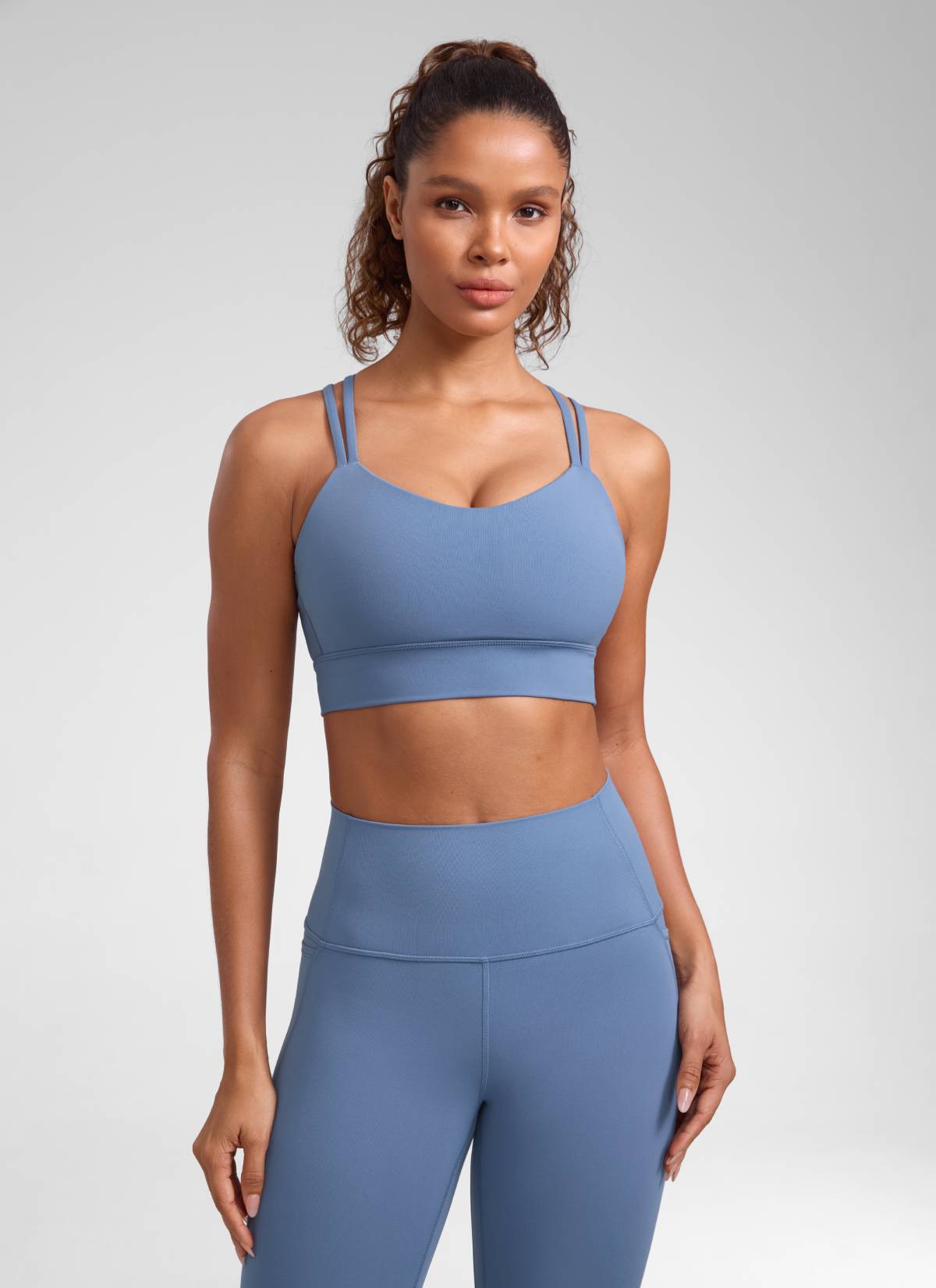 CRZ YOGA Pambabae Butterluxe Strappy Longline Criss Cross Molded Cup Bra na may Strap na Asul na Kulay Oasis