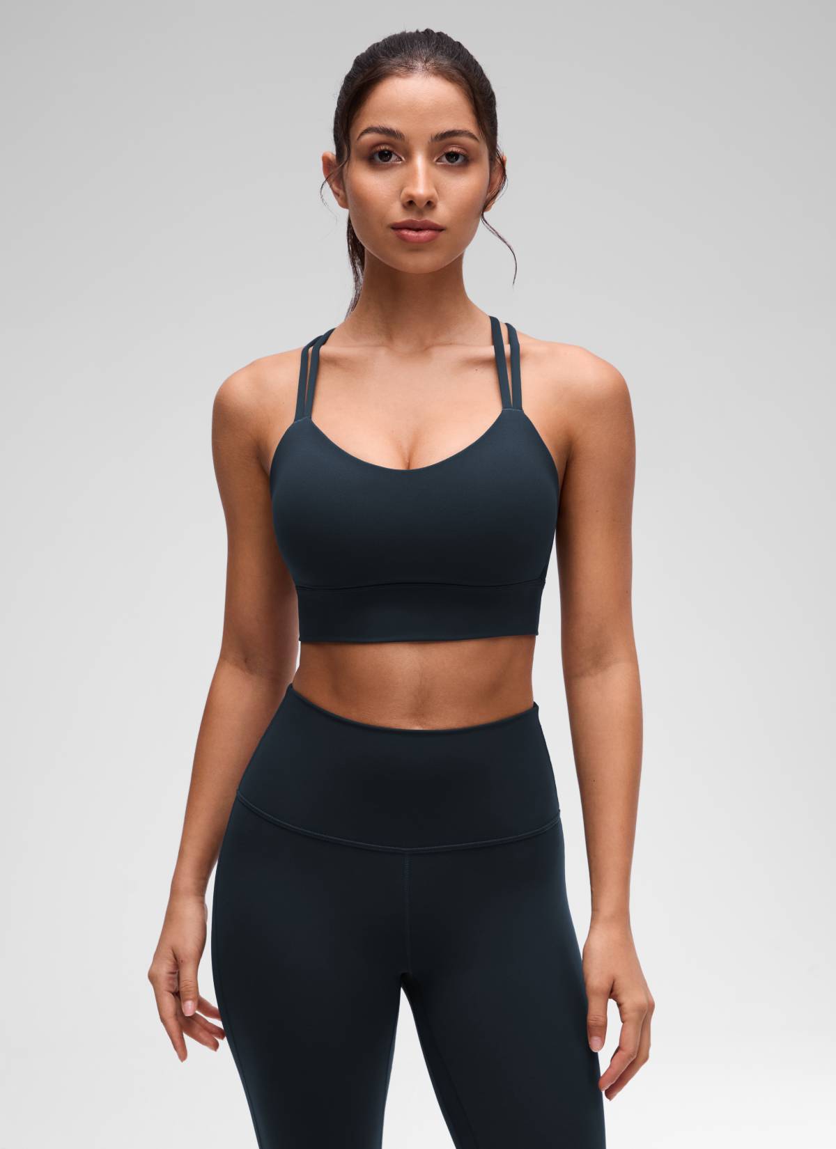 CRZ YOGA Pambabae Butterluxe Strappy Longline Criss Cross Molded Cup Bra na may Tunay na Asul na Asul