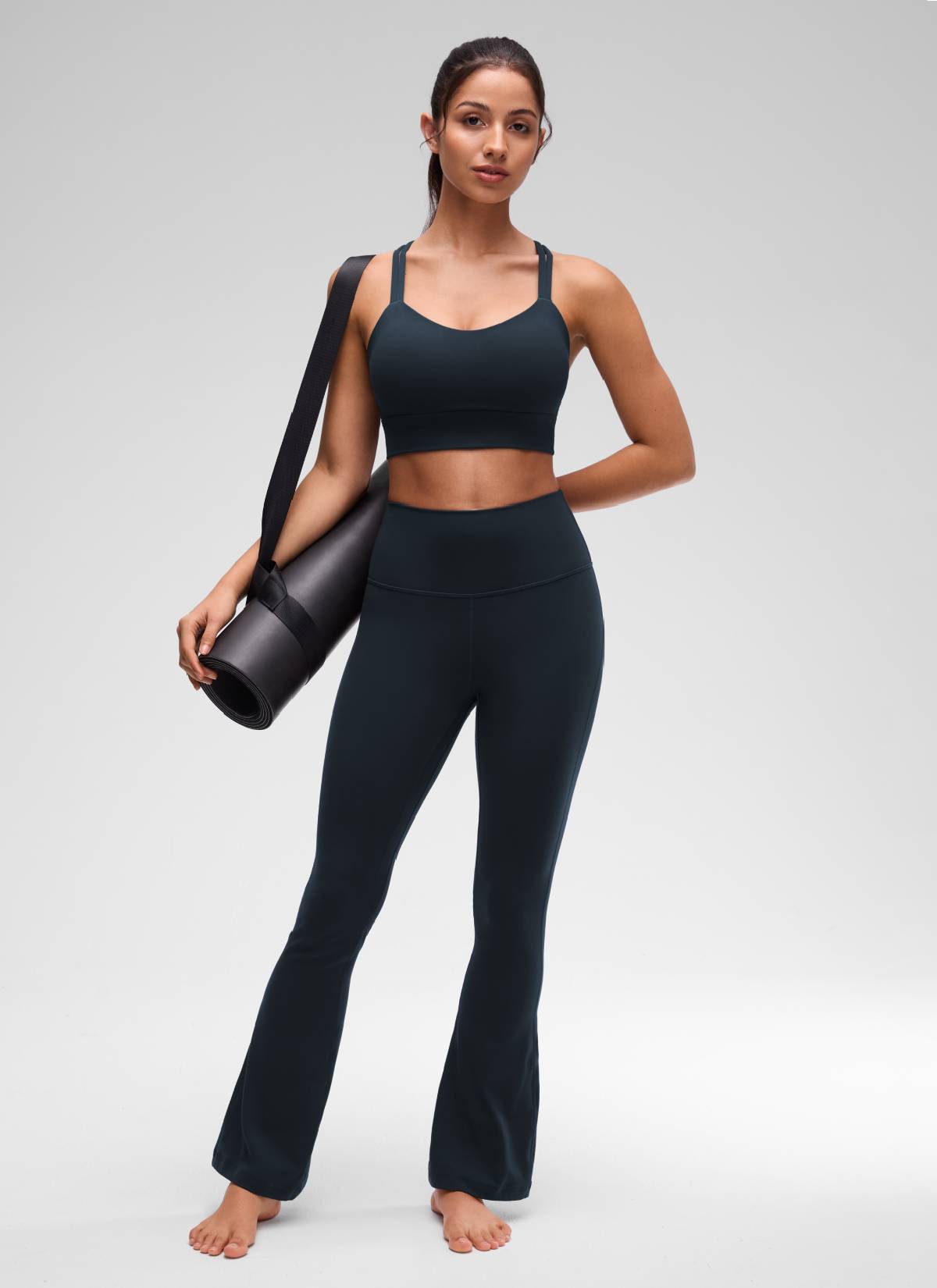 CRZ YOGA Pambabae Butterluxe Strappy Longline Criss Cross Molded Cup Bra na may Tunay na Asul na Asul