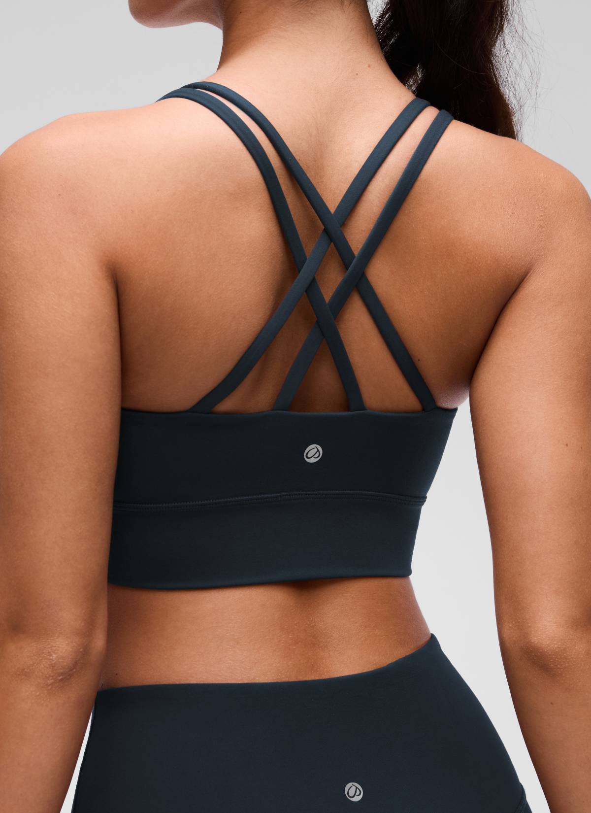 CRZ YOGA Pambabae Butterluxe Strappy Longline Criss Cross Molded Cup Bra na may Tunay na Asul na Asul