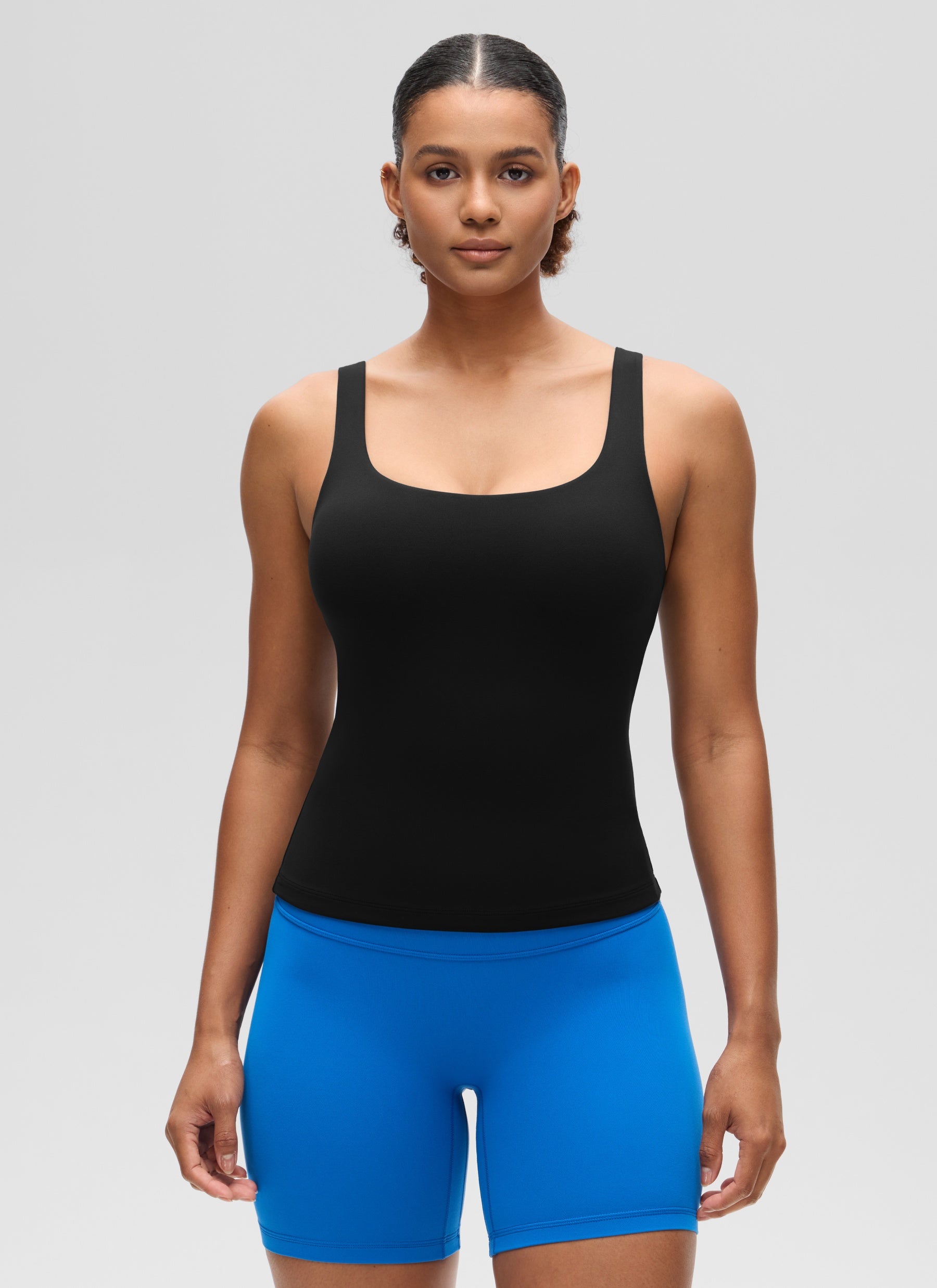 CRZ YOGA SlimFit na Pang-itaas ng Pambabae Butterluxe Built-in na Bra U Neck Tanks na Itim