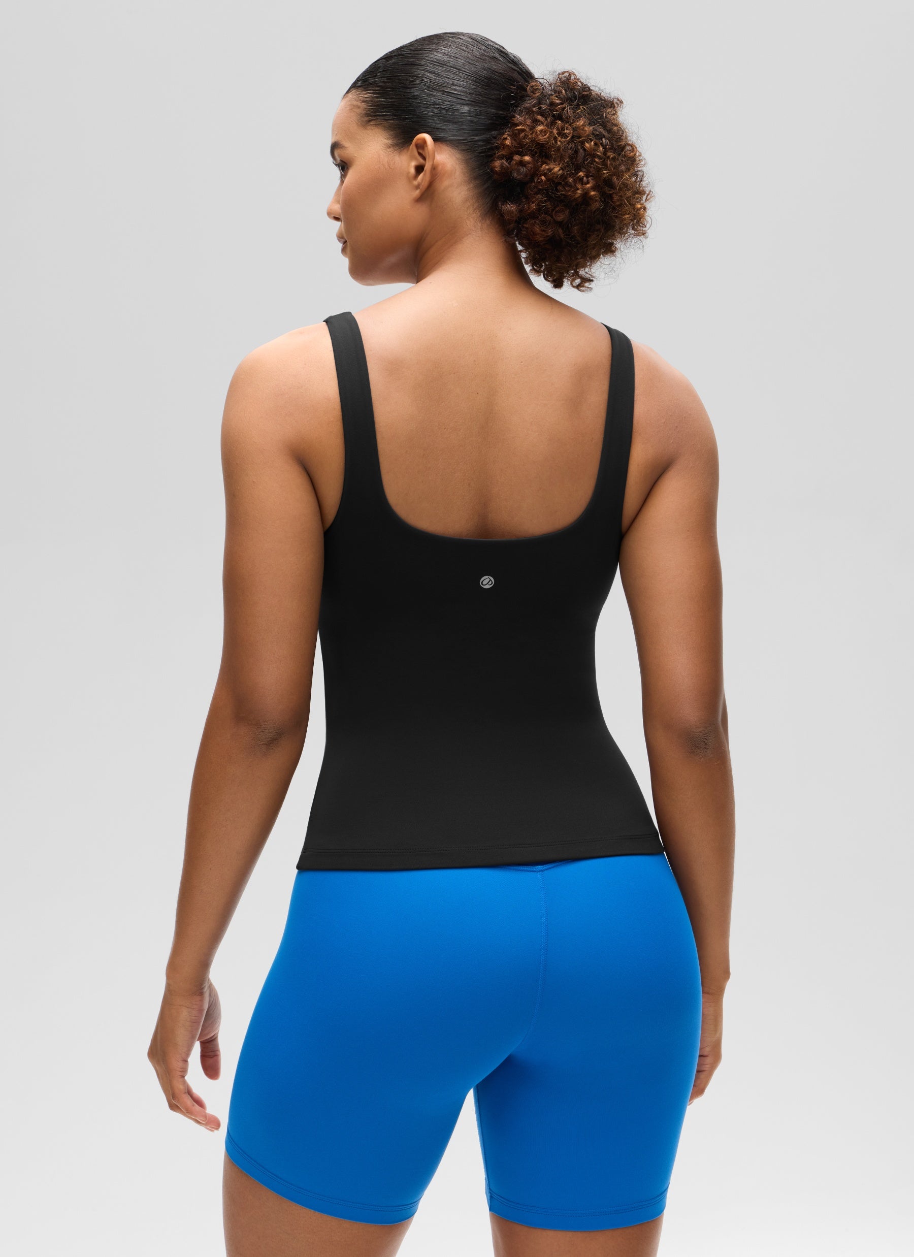 CRZ YOGA SlimFit na Pang-itaas ng Pambabae Butterluxe Built-in na Bra U Neck Tanks na Itim