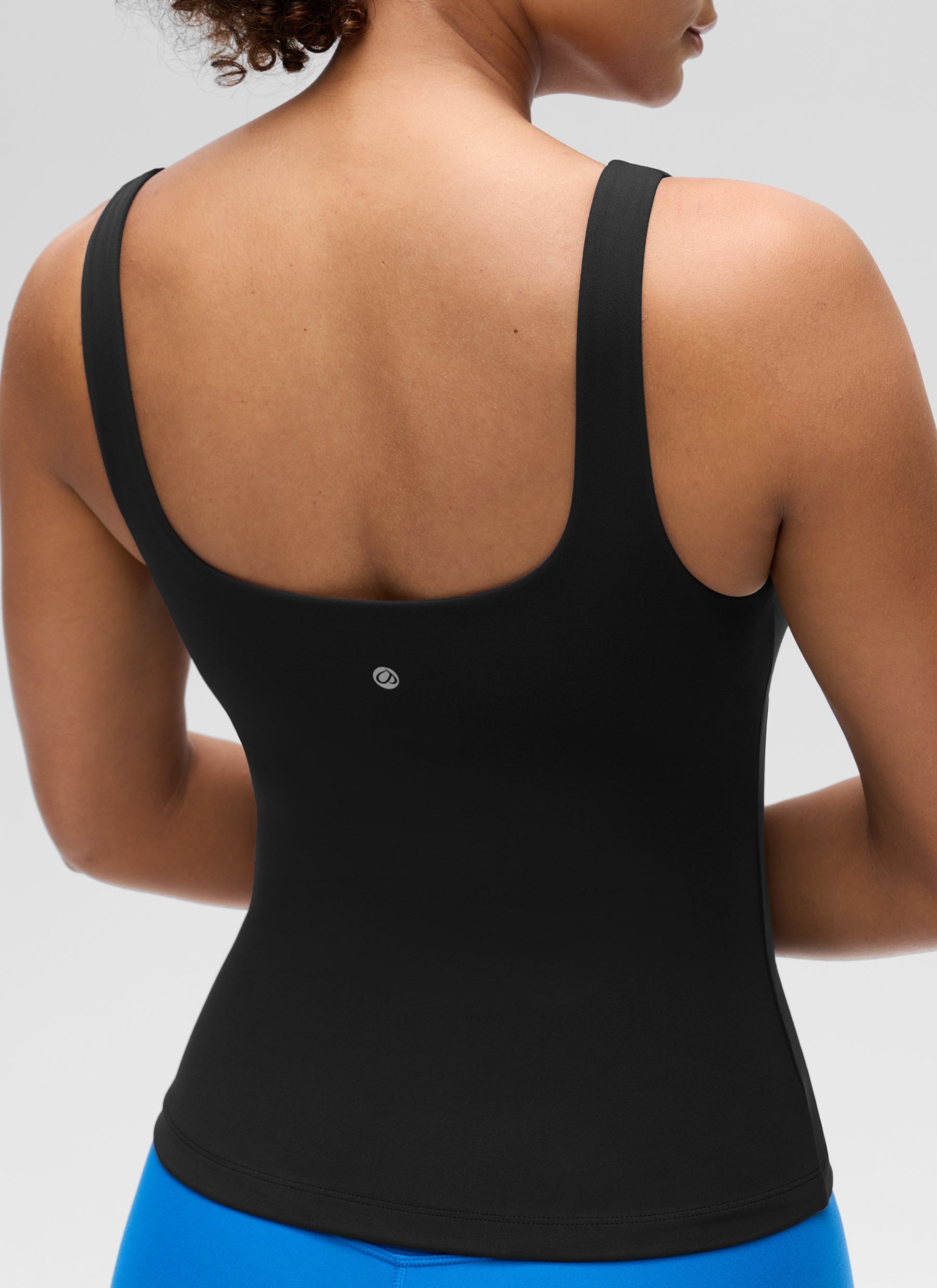 CRZ YOGA SlimFit na Pang-itaas ng Pambabae Butterluxe Built-in na Bra U Neck Tanks na Itim
