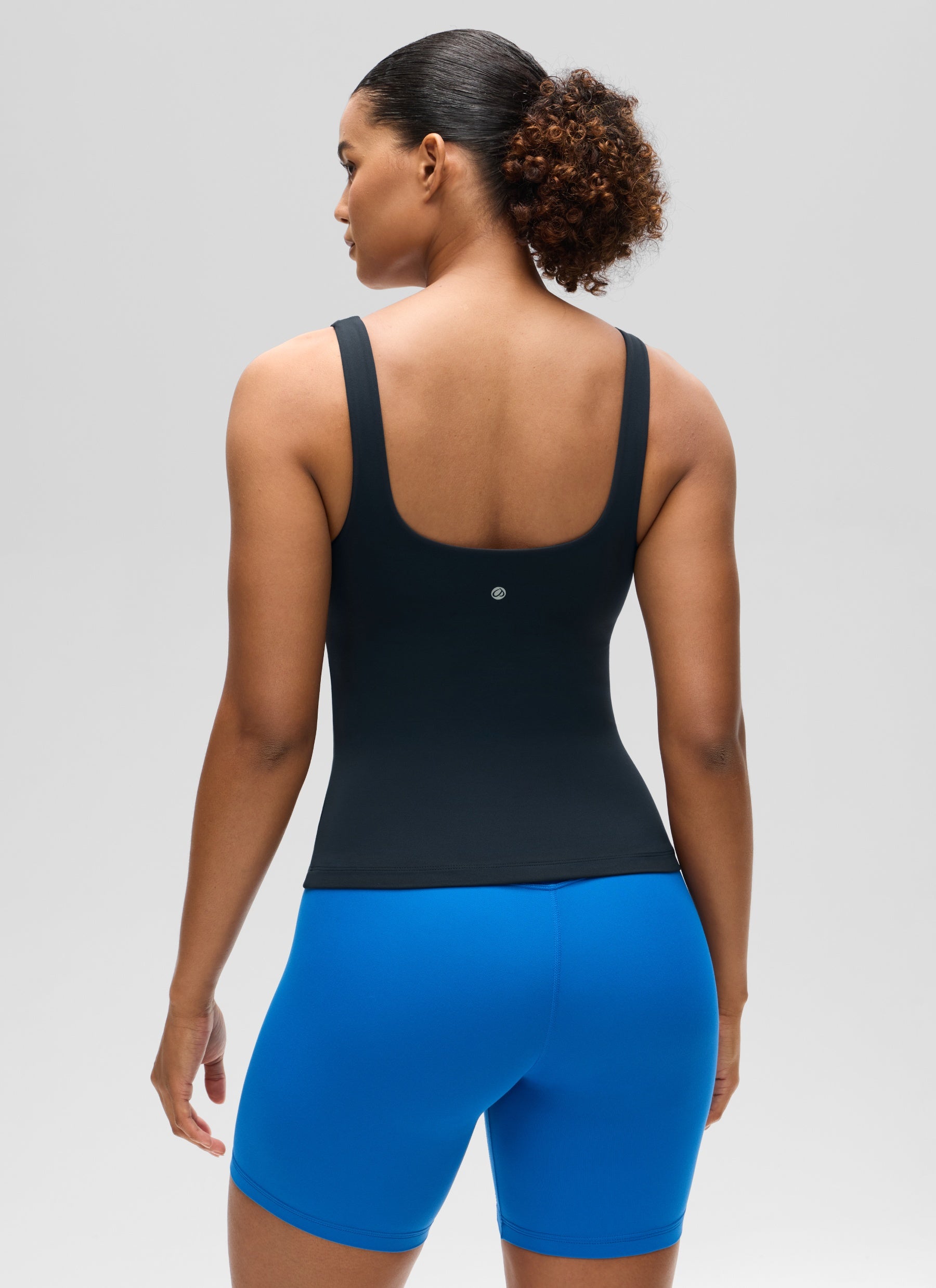 CRZ YOGA SlimFit na Pang-itaas ng Pambabae Butterluxe Built-in na Bra na may U Neck Tanks na may True Navy
