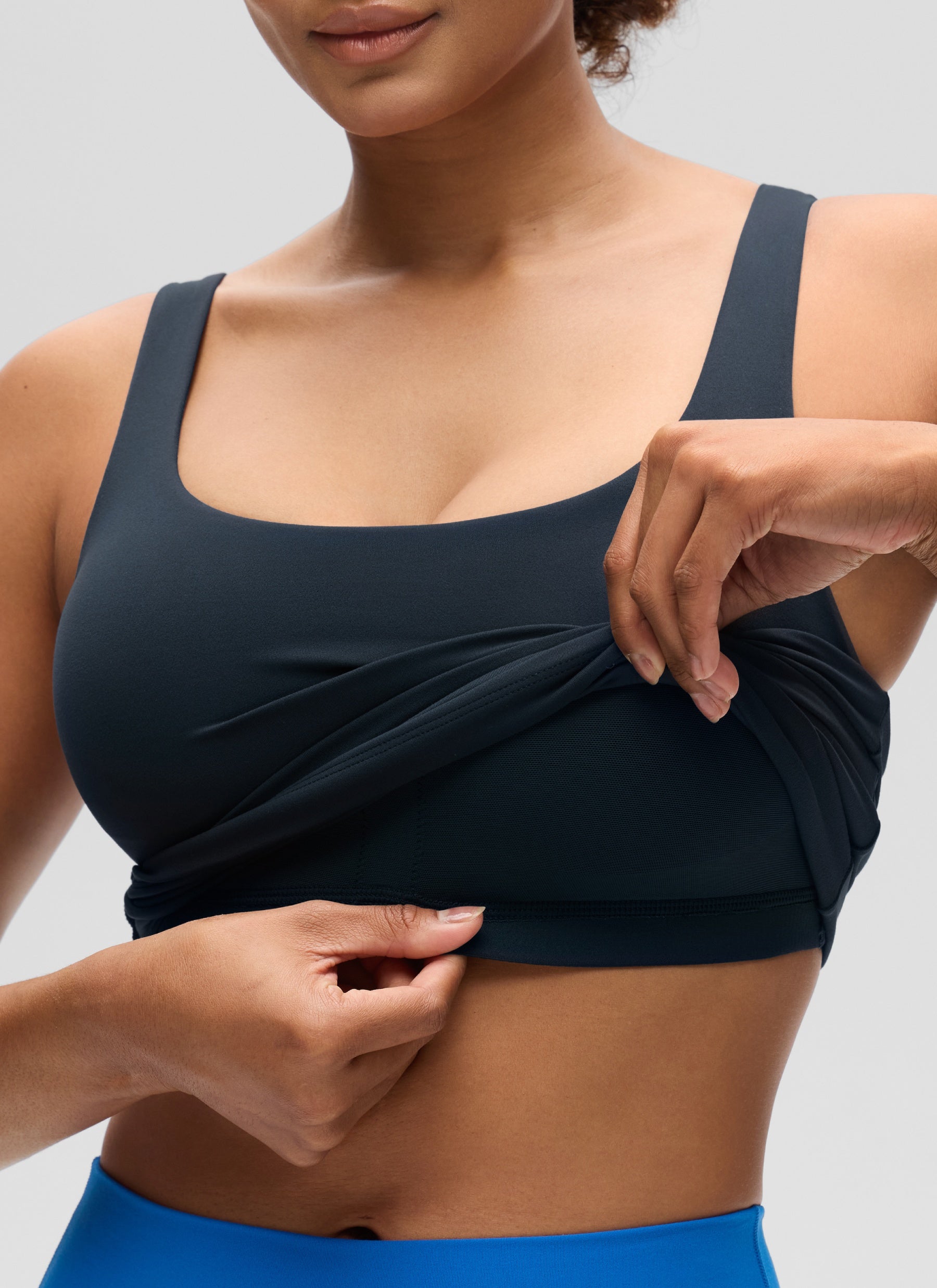 CRZ YOGA SlimFit na Pang-itaas ng Pambabae Butterluxe Built-in na Bra na may U Neck Tanks na may True Navy