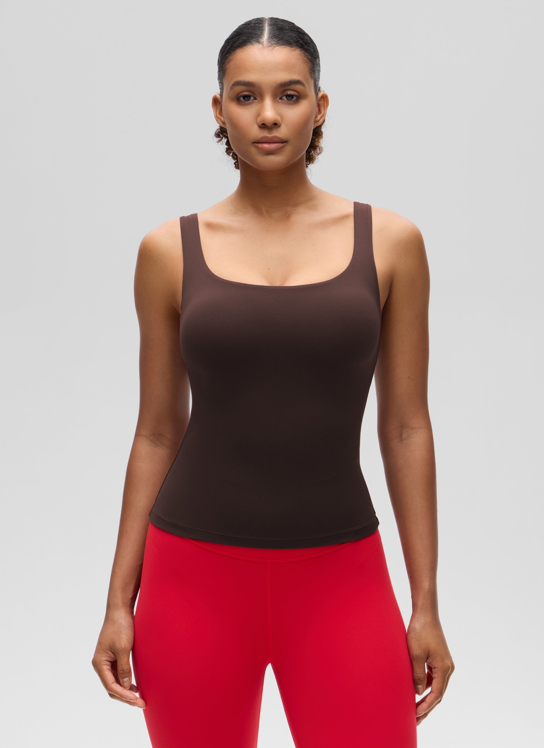 CRZ YOGA SlimFit na Pang-itaas ng Pambabae Butterluxe Built-in na Bra na may U Neck Tanks na may Hot Fudge Brown