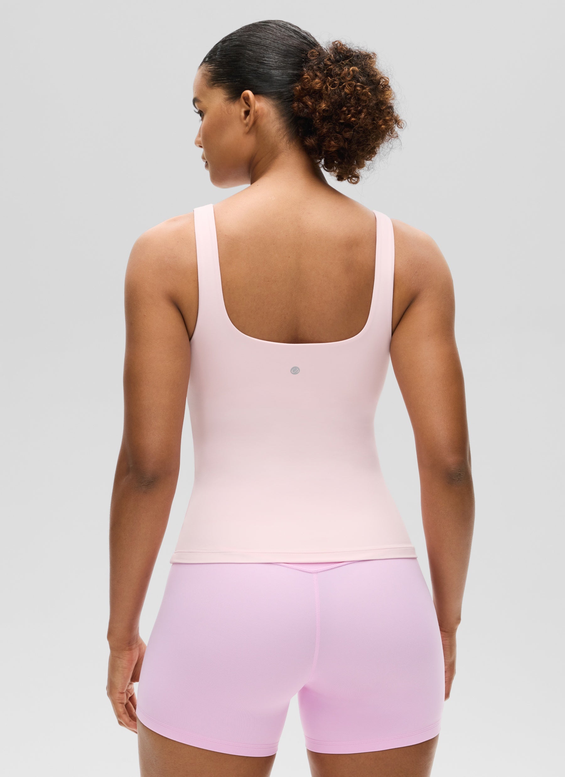 CRZ YOGA SlimFit na Pang-itaas ng Pambabae Butterluxe Built-in na Bra na may U Neck Tanks na may Strawberry Pink