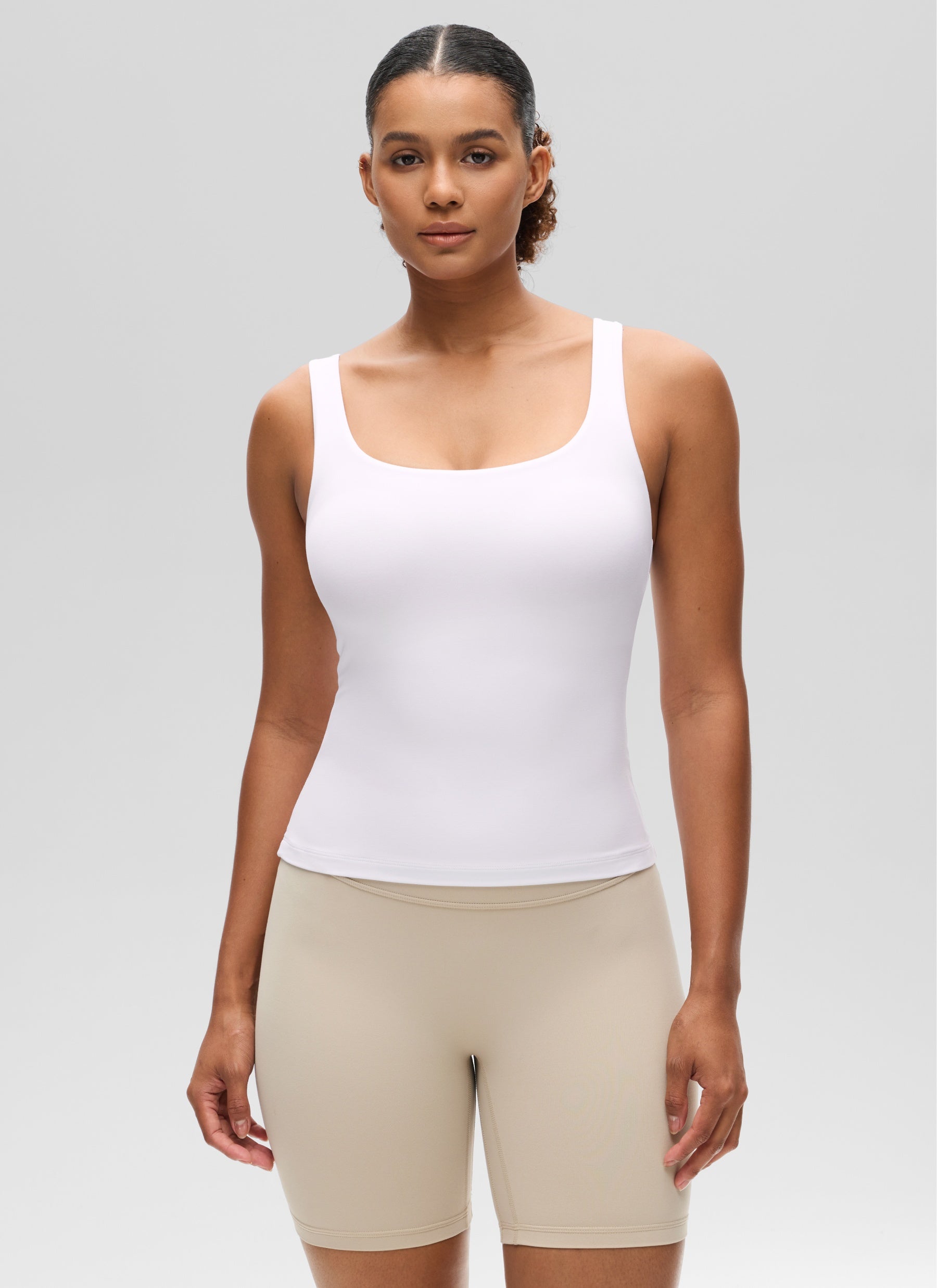 CRZ YOGA SlimFit na Pang-itaas ng Pambabae Butterluxe Built-in na Bra na may U Neck Tanks na Puti