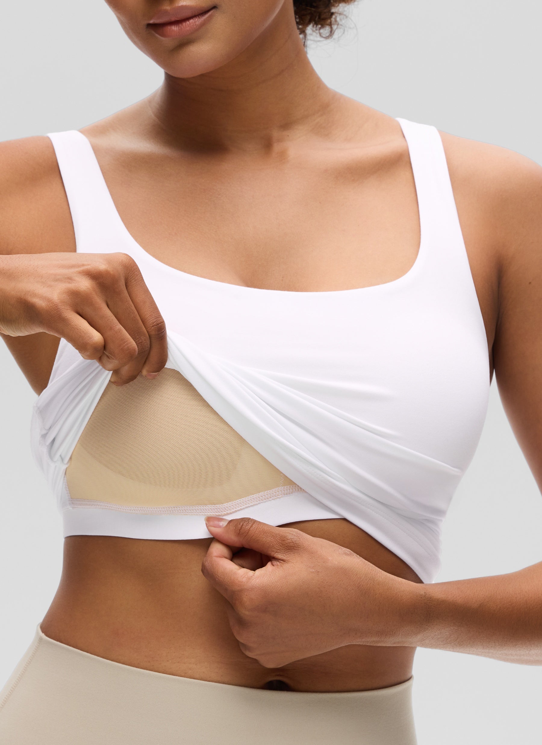 CRZ YOGA SlimFit na Pang-itaas ng Pambabae Butterluxe Built-in na Bra na may U Neck Tanks na Puti