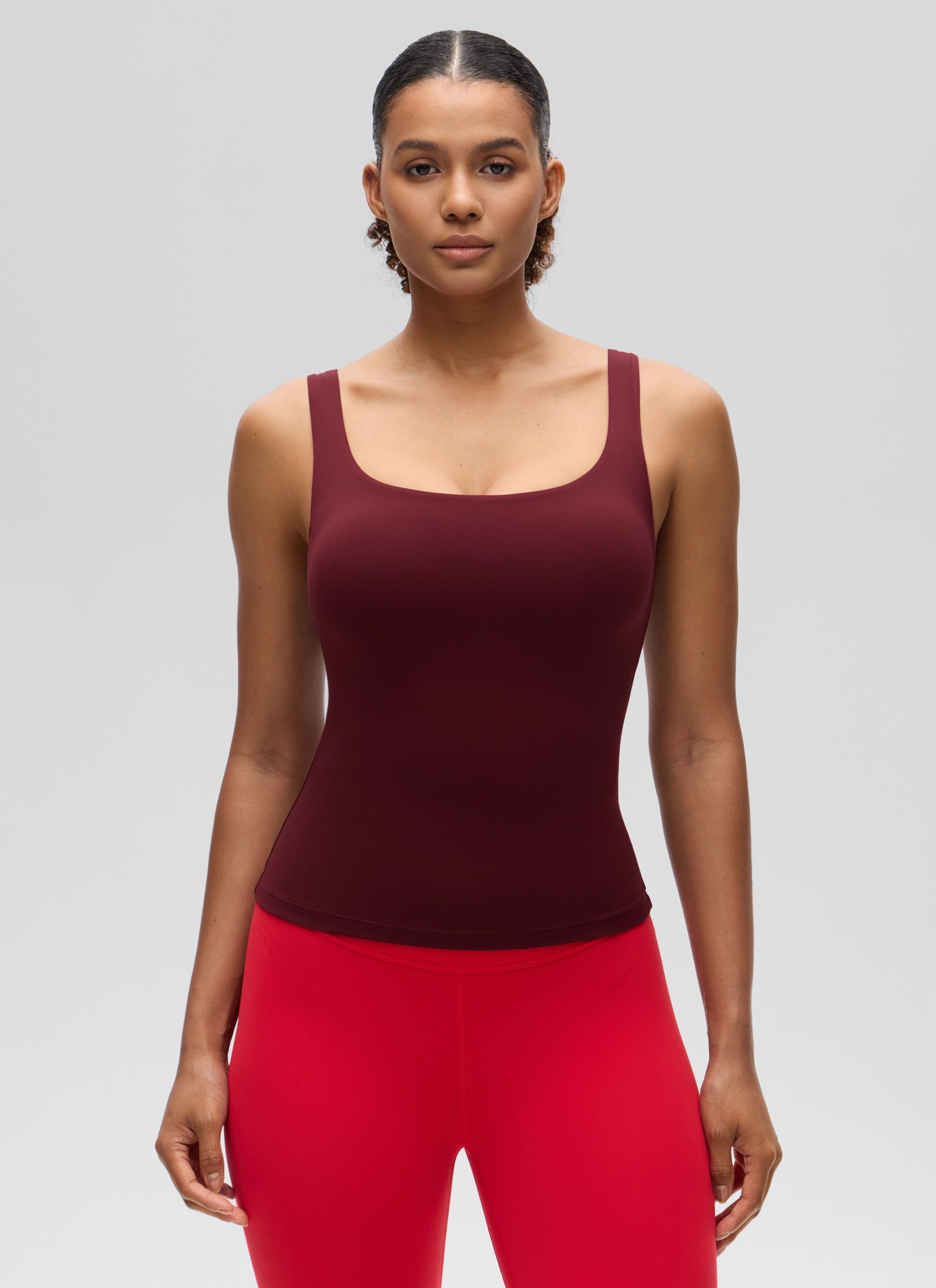 CRZ YOGA SlimFit na Pang-itaas ng Pambabae Butterluxe Built-in na Bra U Neck Tanks Red Merlot