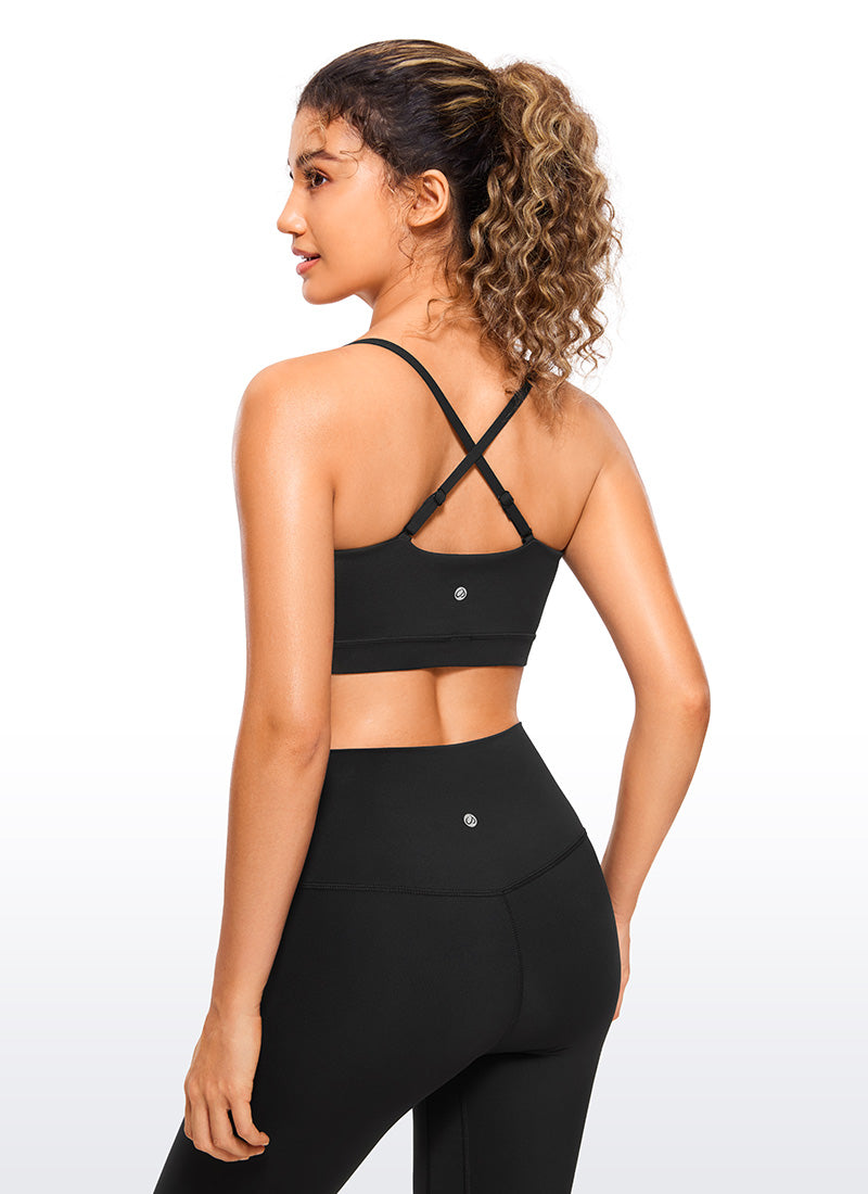 CRZ YOGA Pambabaeng Butterluxe Adjustable Spaghetti Thin Strap Sports Bra Kulay Itim