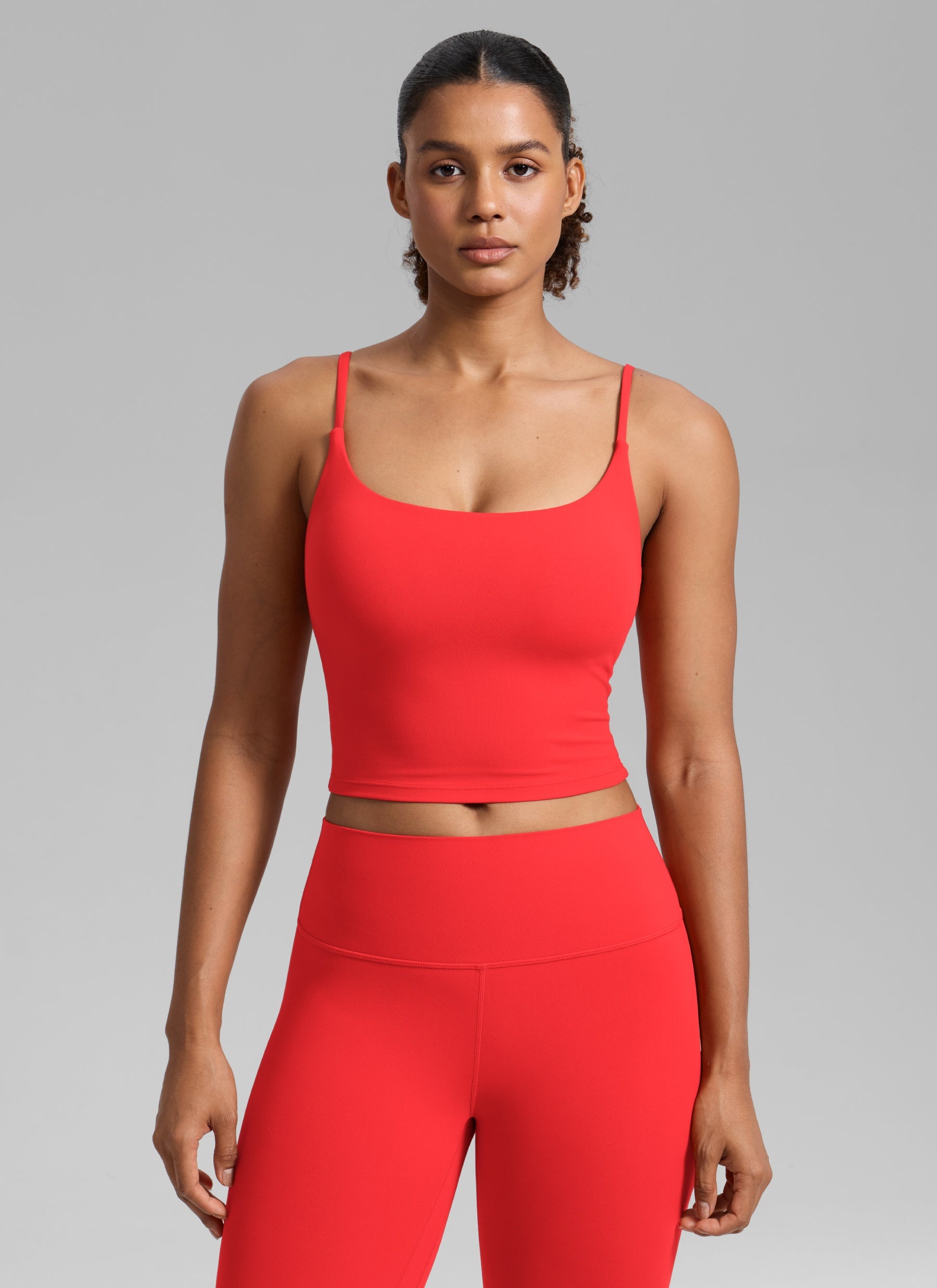 CRZ YOGA Pambabae Butterlift Scoop Neck U Back Yoga Longline Sports Bra Madilim na Pula
