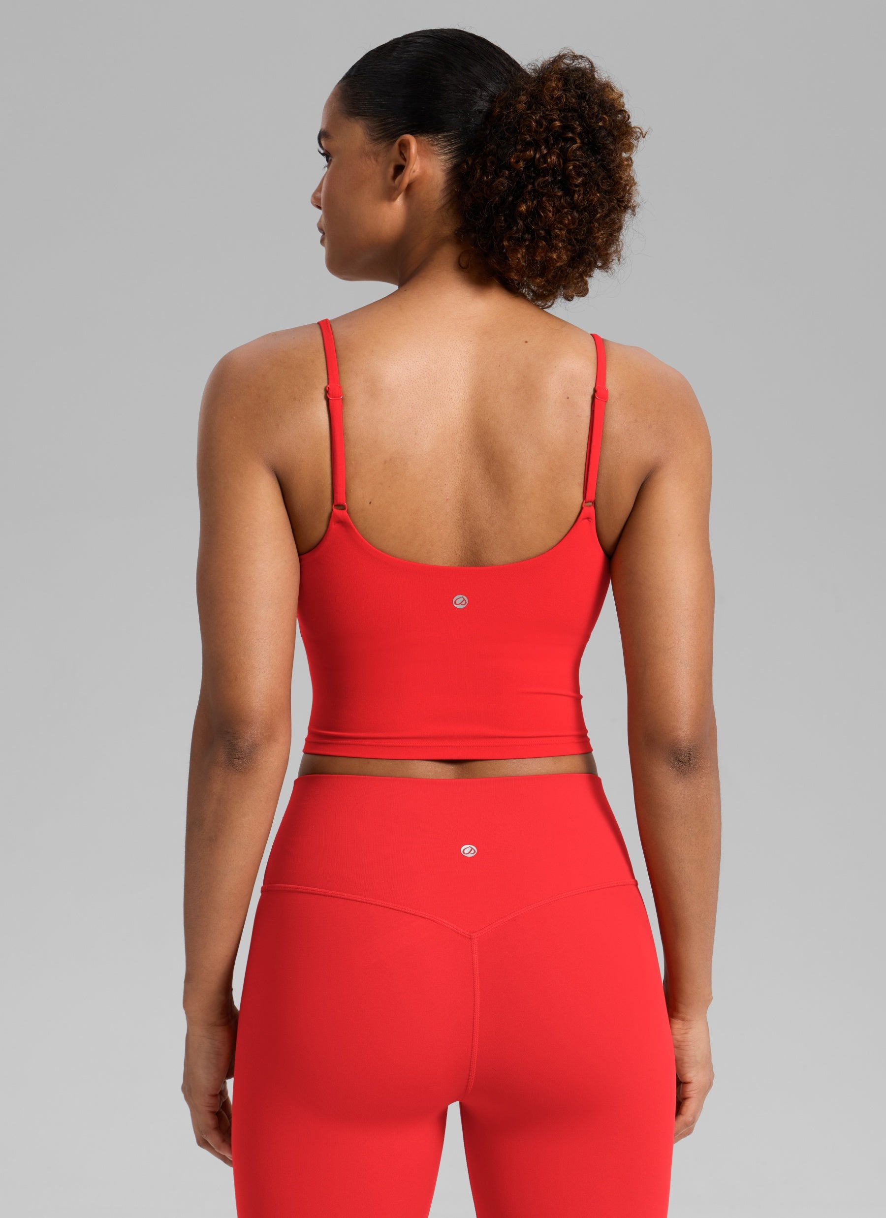 CRZ YOGA Pambabae Butterlift Scoop Neck U Back Yoga Longline Sports Bra Madilim na Pula