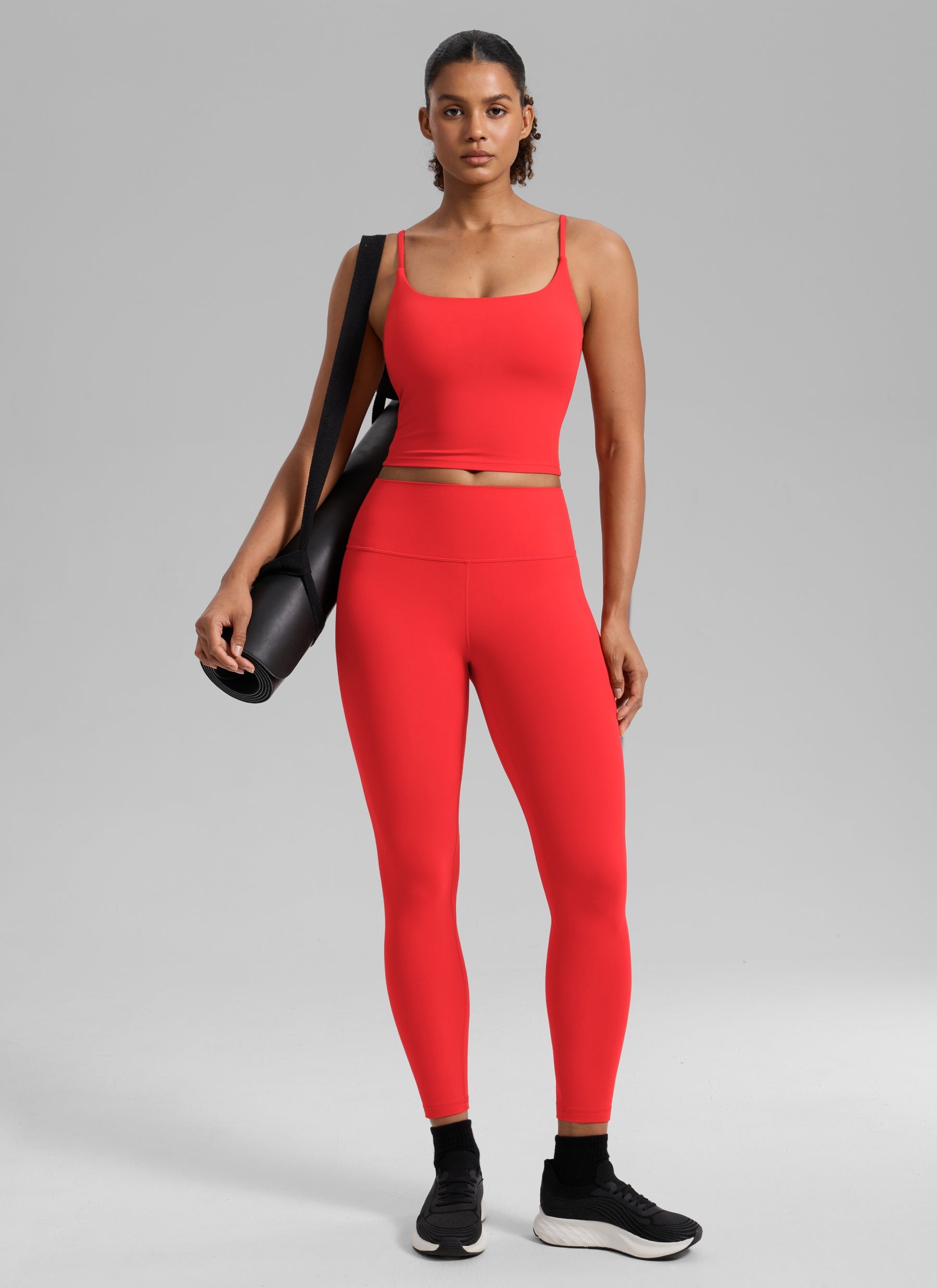 CRZ YOGA Pambabae Butterlift Scoop Neck U Back Yoga Longline Sports Bra Madilim na Pula