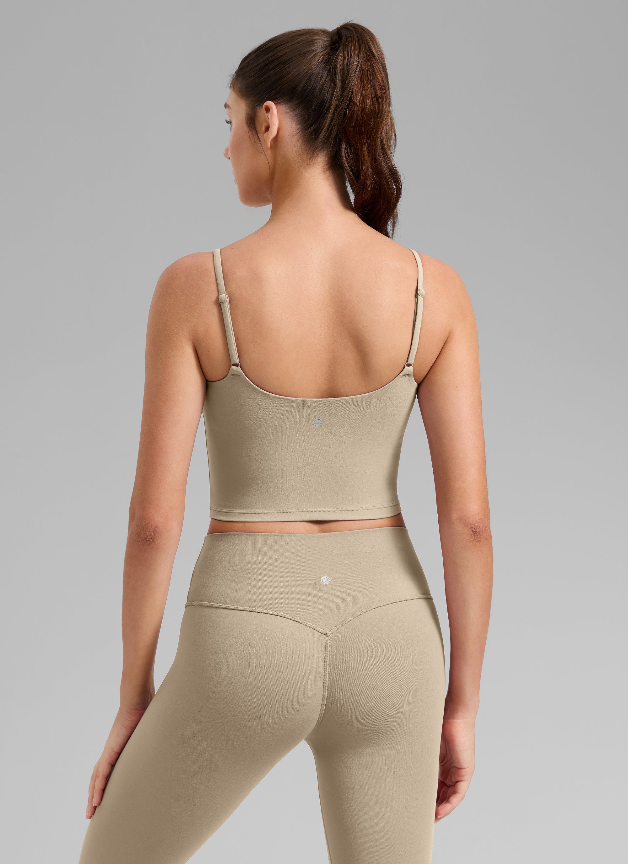 CRZ YOGA Pambabae Butterlift Scoop Neck U Back Yoga Longline Sports Bra na may Kulay Oak