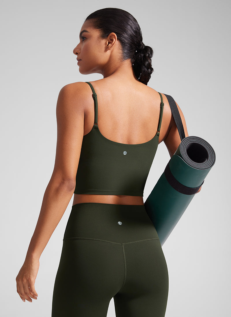 CRZ YOGA Pambabae Butterlift Scoop Neck U Back Yoga Longline Sports Bra na may Kulay Olive Green
