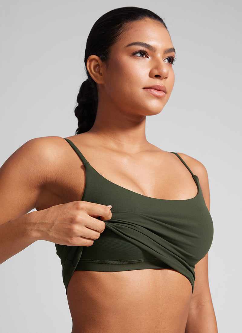CRZ YOGA Pambabae Butterlift Scoop Neck U Back Yoga Longline Sports Bra na may Kulay Olive Green