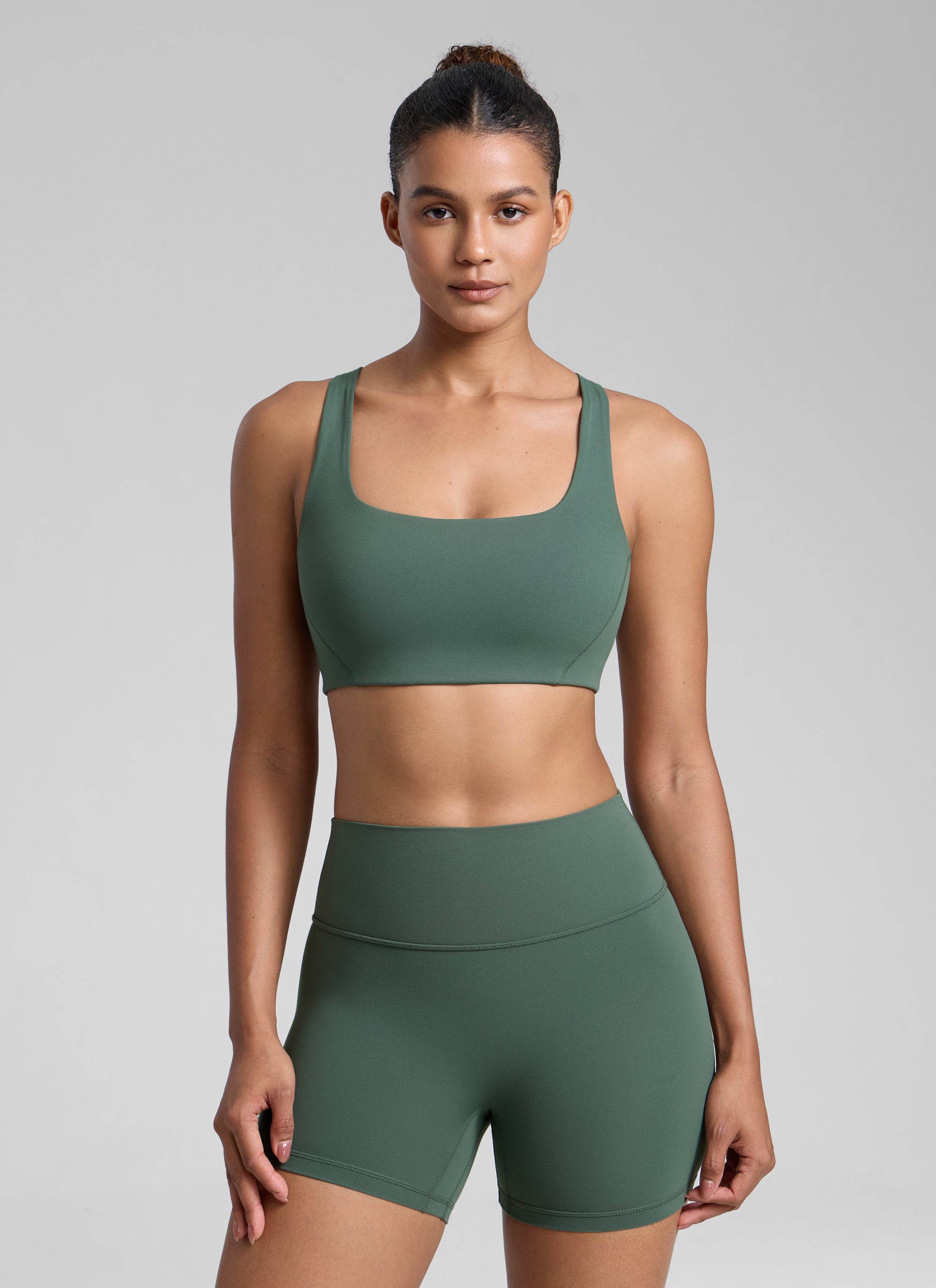 CRZ YOGA Pambabae Butterlift Dobleng Linya ng Square Neck Yoga Sports Bra na may Madilim na Forest Green
