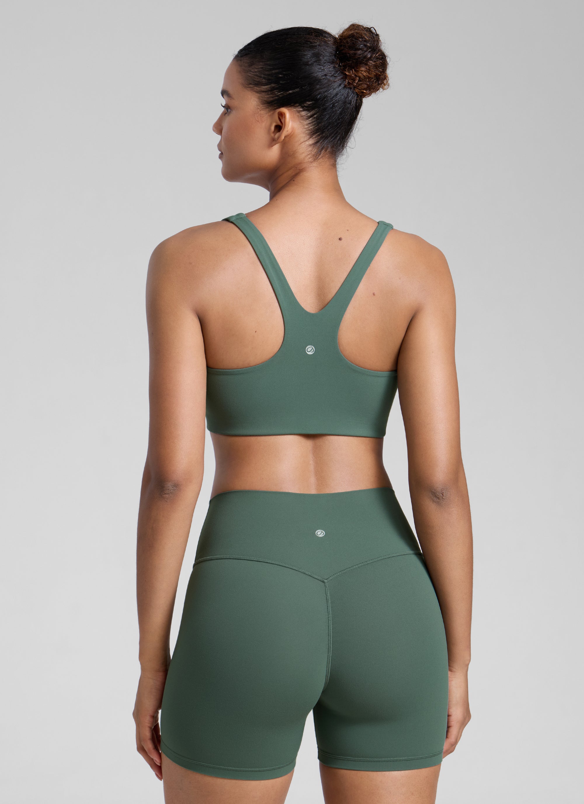 CRZ YOGA Pambabae Butterlift Dobleng Linya ng Square Neck Yoga Sports Bra na may Madilim na Forest Green