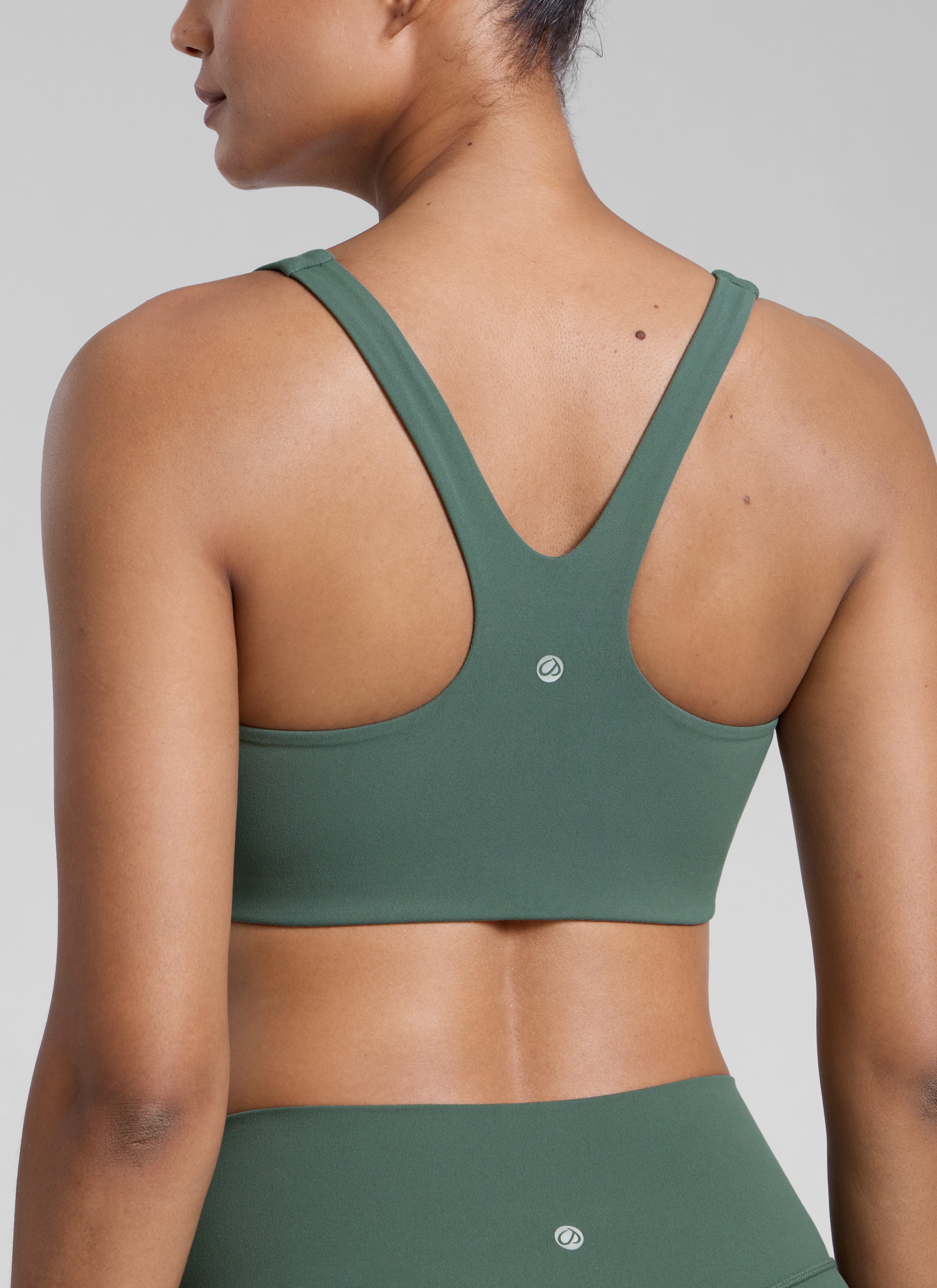 CRZ YOGA Pambabae Butterlift Dobleng Linya ng Square Neck Yoga Sports Bra na may Madilim na Forest Green