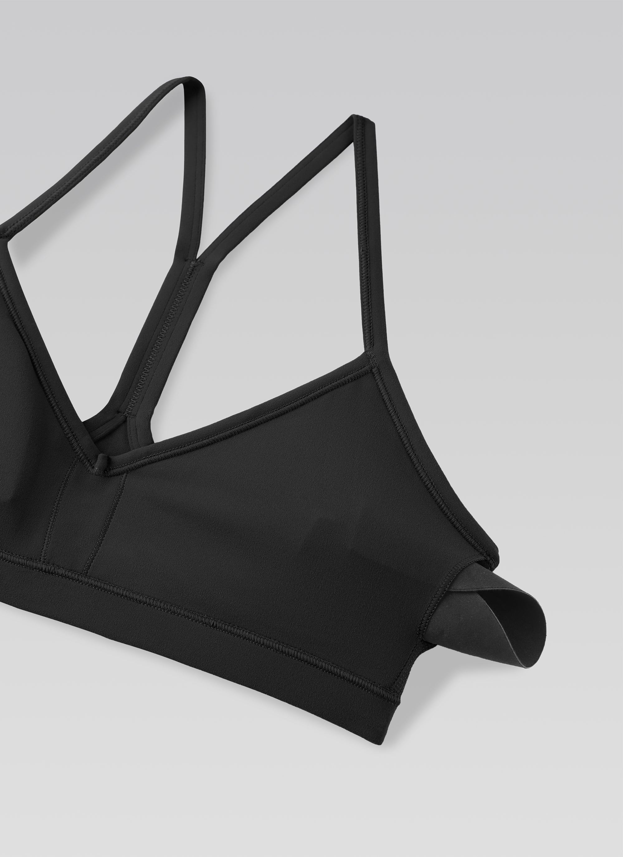 CRZ YOGA Butterluxe Pambabaeng Ruched V Neck Yoga Padded Sports Bra Itim