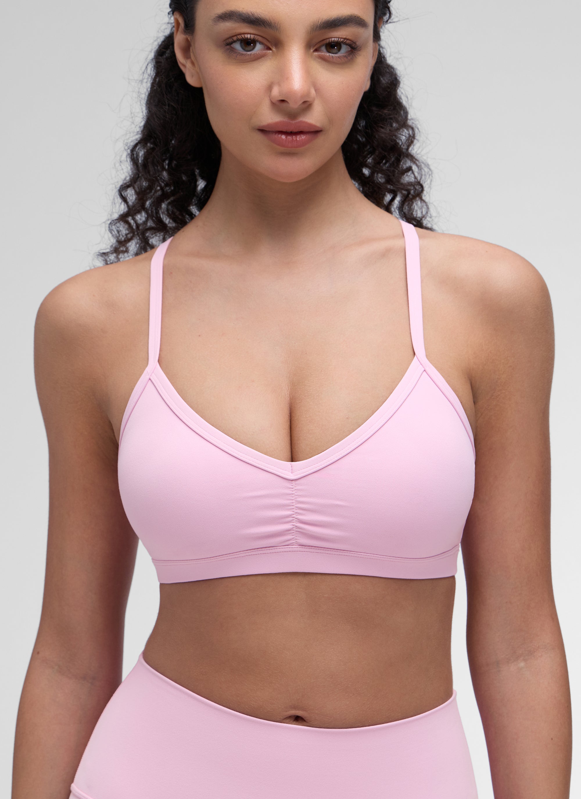 CRZ YOGA Butterluxe Pambabaeng Ruched V Neck Yoga Padded Sports Bra Vita Pink