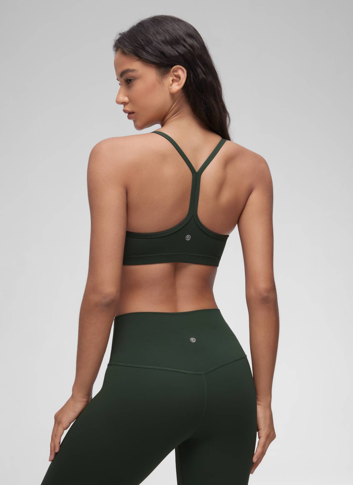 CRZ YOGA Butterluxe Pambabaeng Ruched V Neck Yoga Padded Sports Bra Legend Green