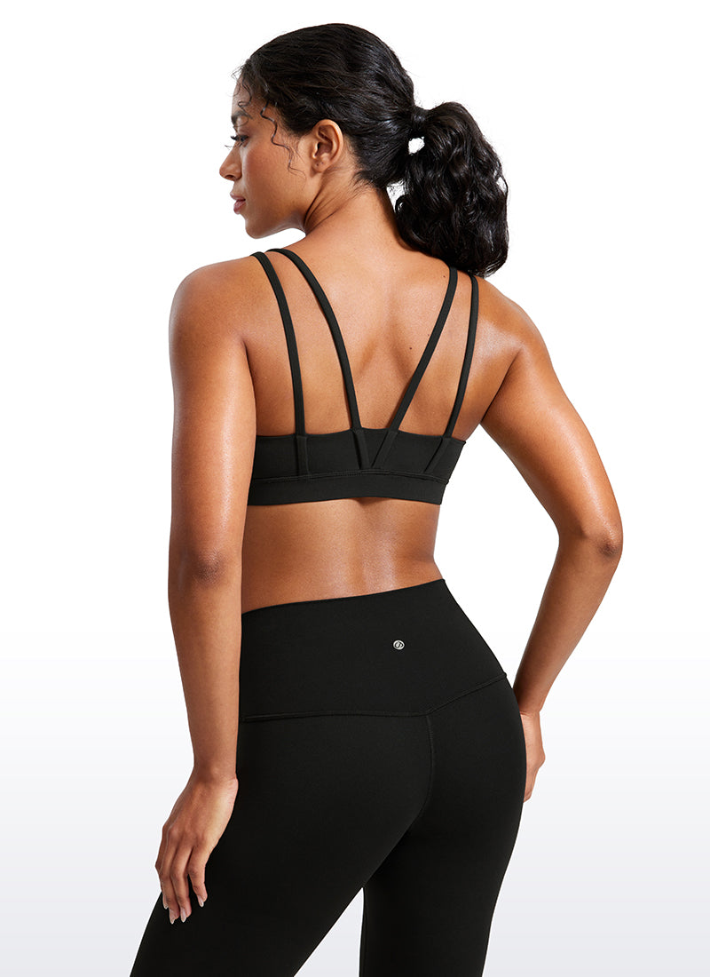 CRZ YOGA Pambabaeng Yoga Molded Cup Butterluxe Strappy Bra na may V Neck na Itim