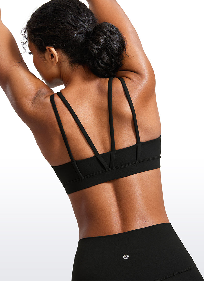 CRZ YOGA Pambabaeng Yoga Molded Cup Butterluxe Strappy Bra na may V Neck na Itim