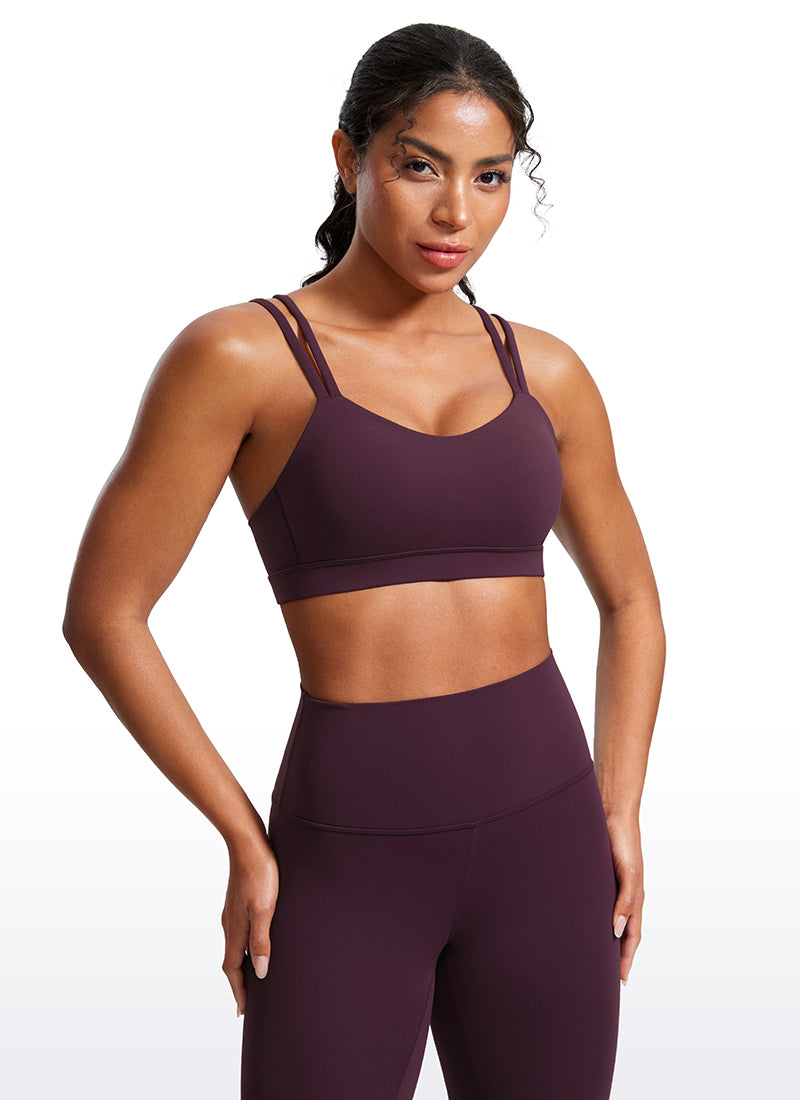 CRZ YOGA Pambabaeng Yoga Molded Cup Butterluxe Strappy Bra na may V Neck na Madilim na Lila