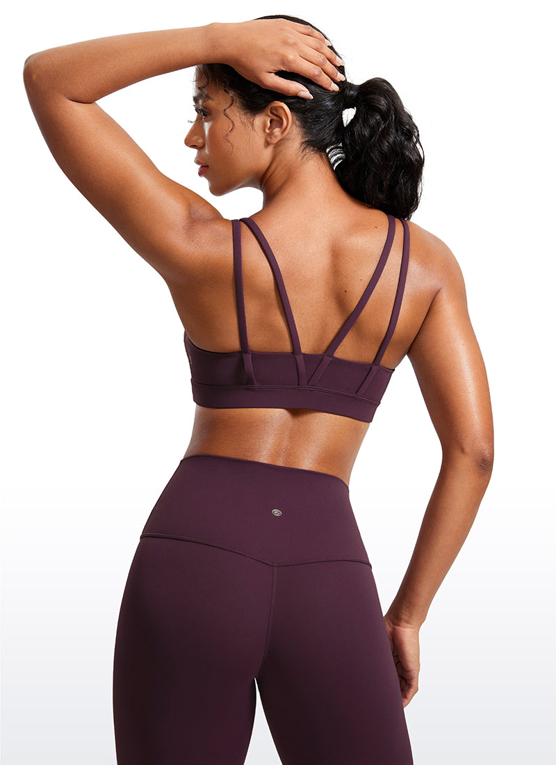 CRZ YOGA Pambabaeng Yoga Molded Cup Butterluxe Strappy Bra na may V Neck na Madilim na Lila