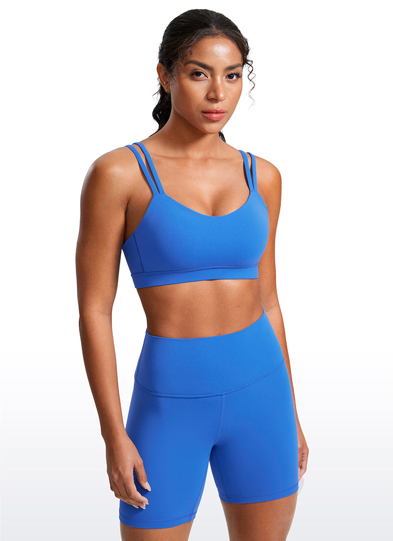 CRZ YOGA Pambabaeng Yoga Molded Cup Butterluxe Strappy Bra na may V Neck na Kumikinang na Asul