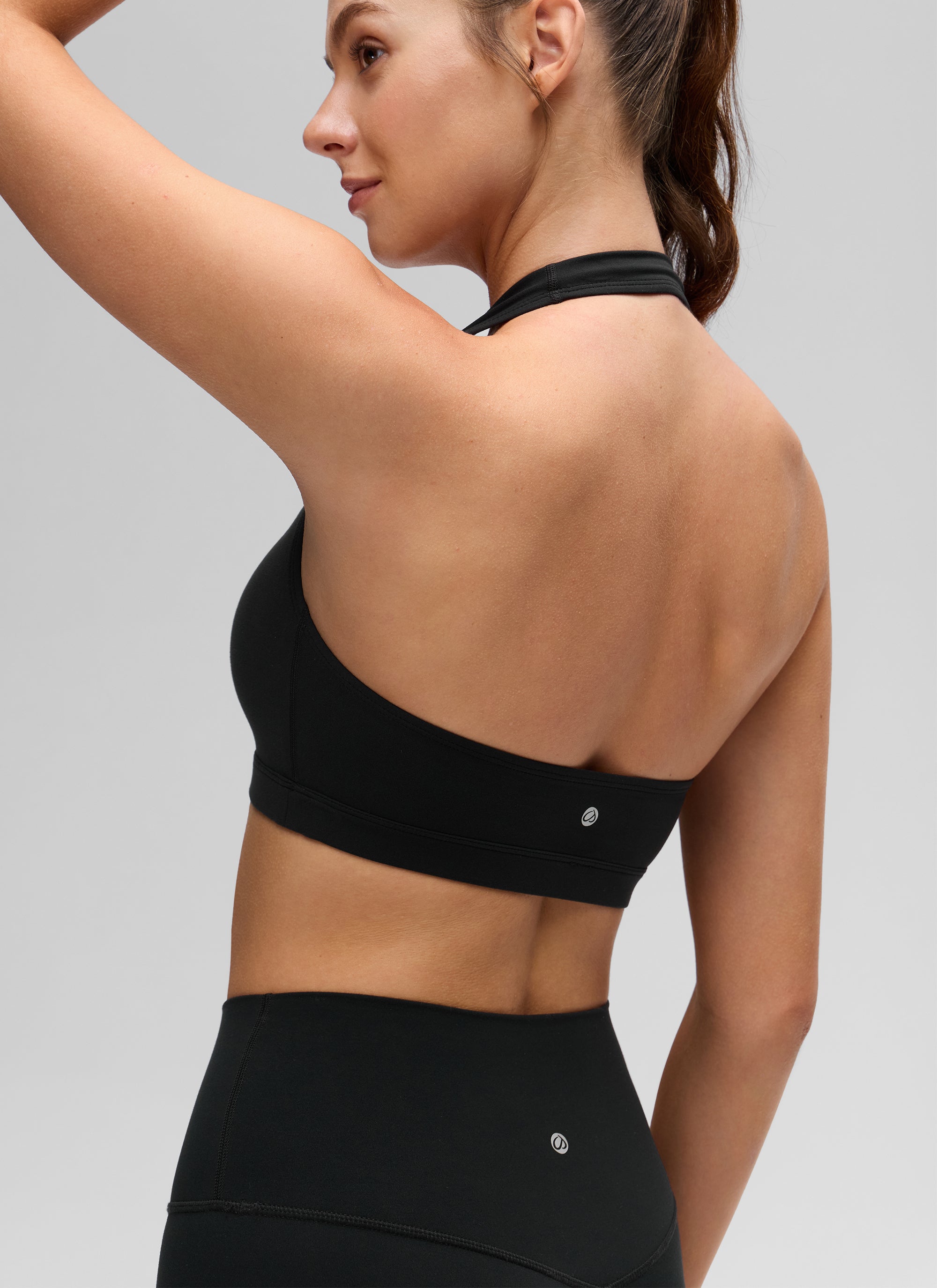 CRZ YOGA Pambabaeng Yoga Scoop Neck Padded Open Back Sports Bras Itim