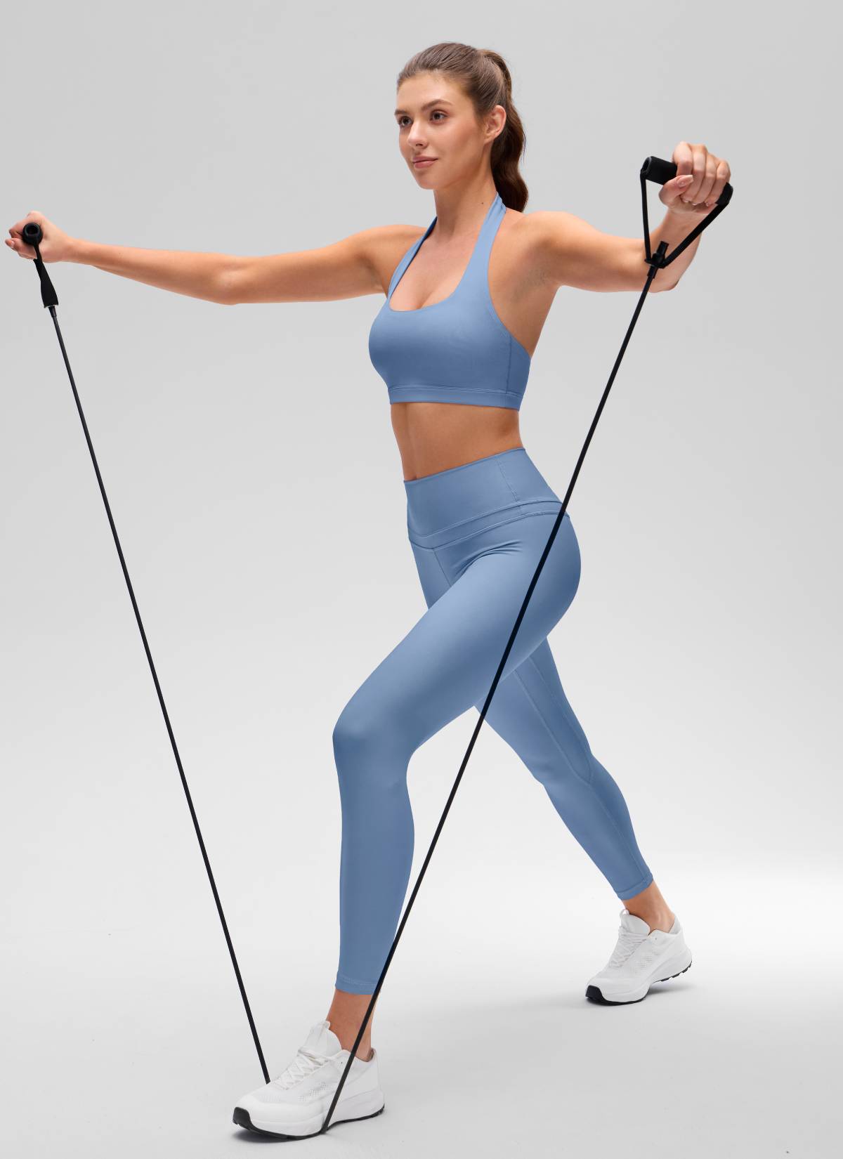 CRZ YOGA Pambabaeng Yoga Scoop Neck Padded Open Back Sports Bras Oasis Blue