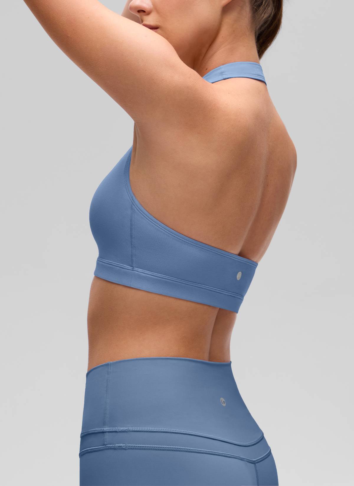 CRZ YOGA Pambabaeng Yoga Scoop Neck Padded Open Back Sports Bras Oasis Blue