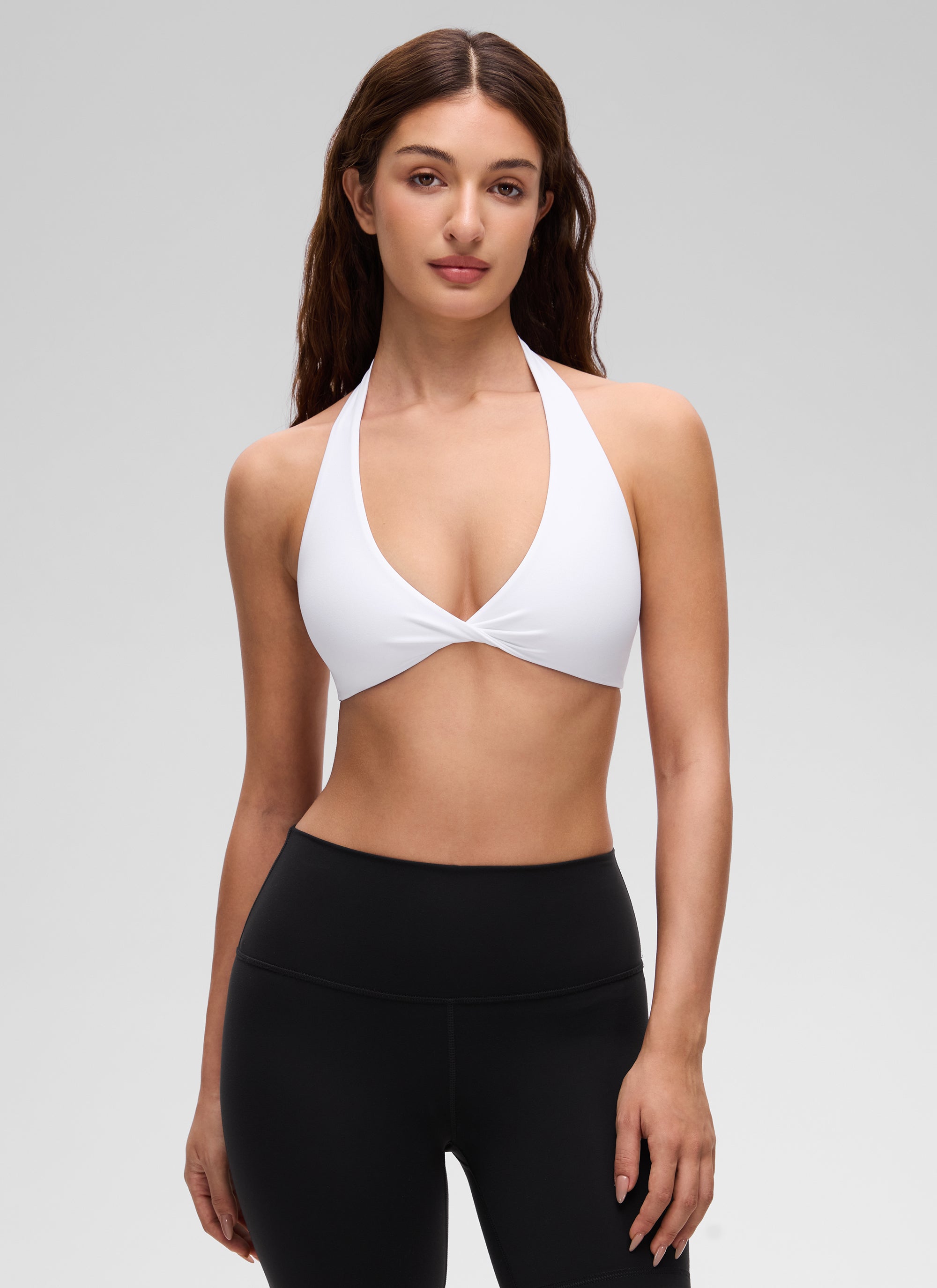 CRZ YOGA Pambabae Butterluxe Yoga V Neck Crop Double Lined Sports Bra Puti