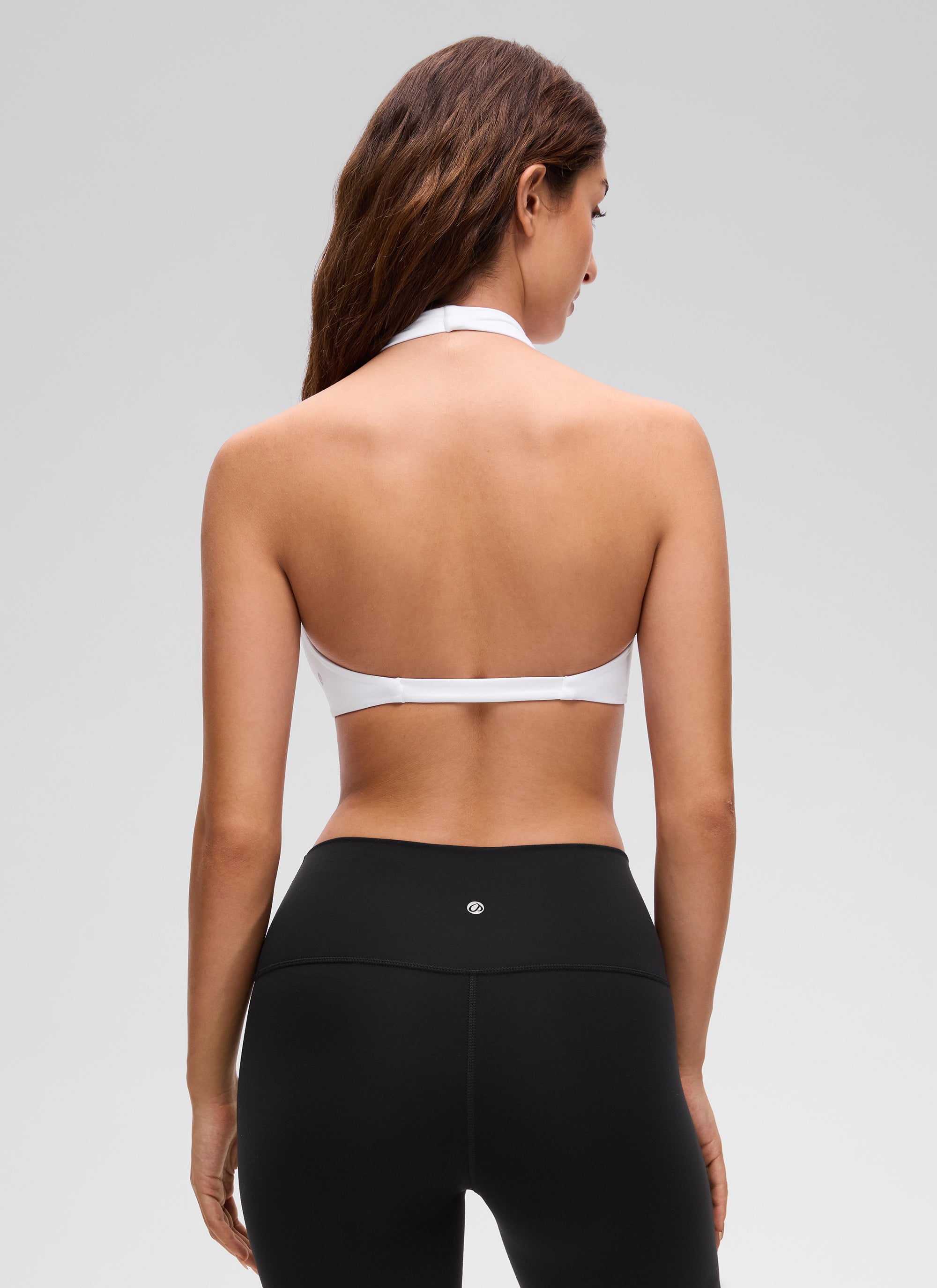 CRZ YOGA Pambabae Butterluxe Yoga V Neck Crop Double Lined Sports Bra Puti