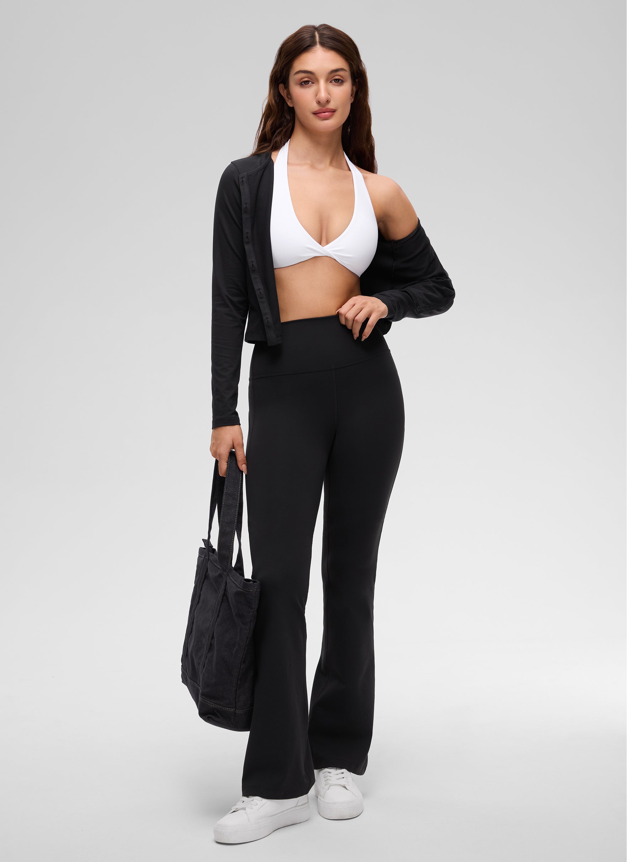 CRZ YOGA Pambabae Butterluxe Yoga V Neck Crop Double Lined Sports Bra Puti