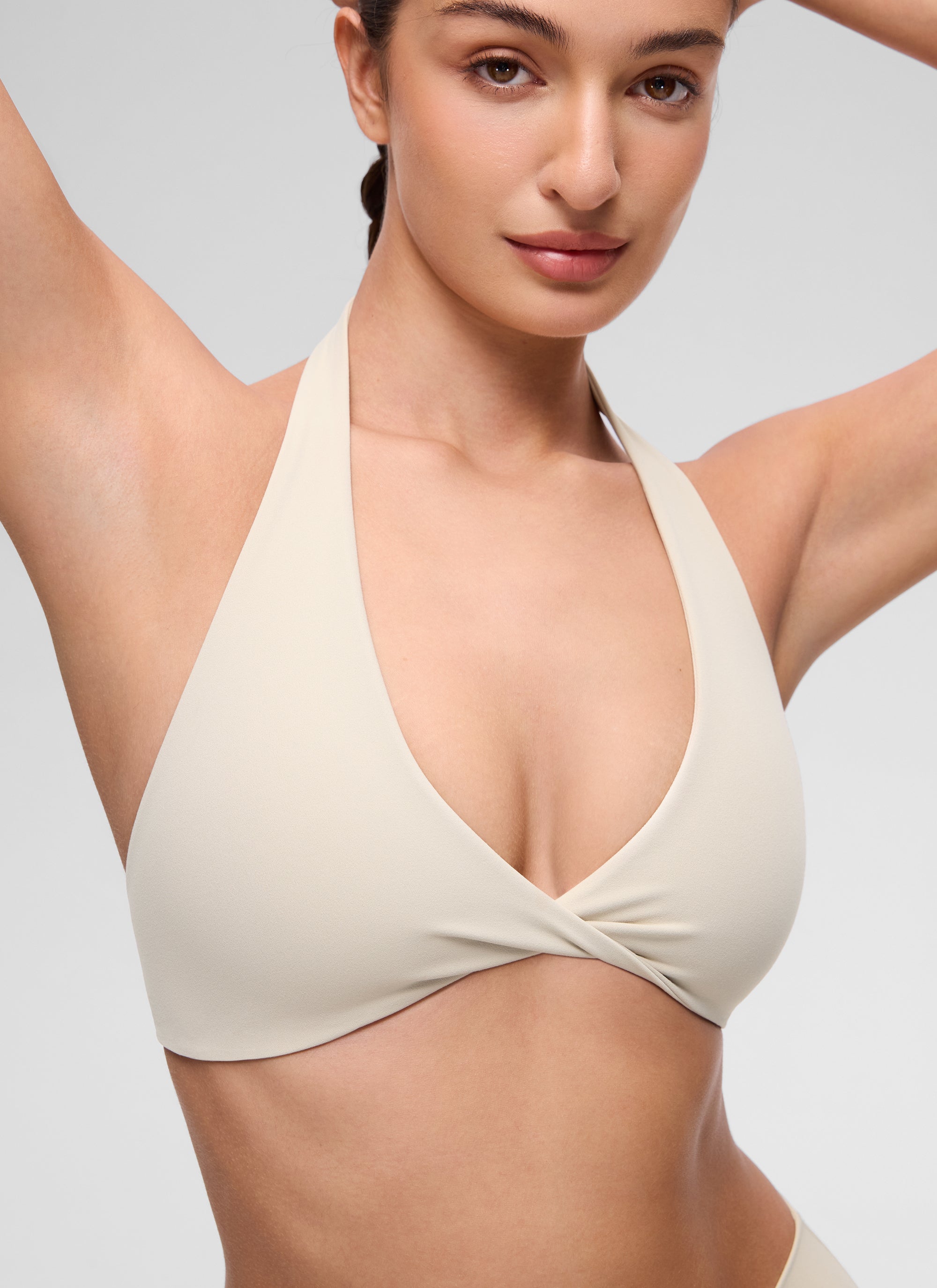 CRZ YOGA Pambabae Butterluxe Yoga V Neck Crop Double Lined Sports Bra Mojave Tan