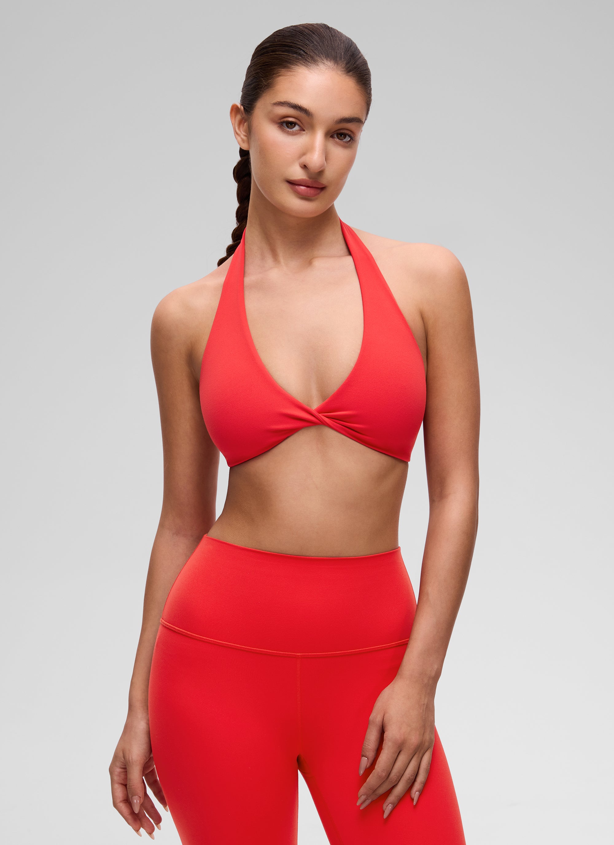 CRZ YOGA Pambabae Butterluxe Yoga V Neck Crop Double Lined Sports Bra Madilim na Pula