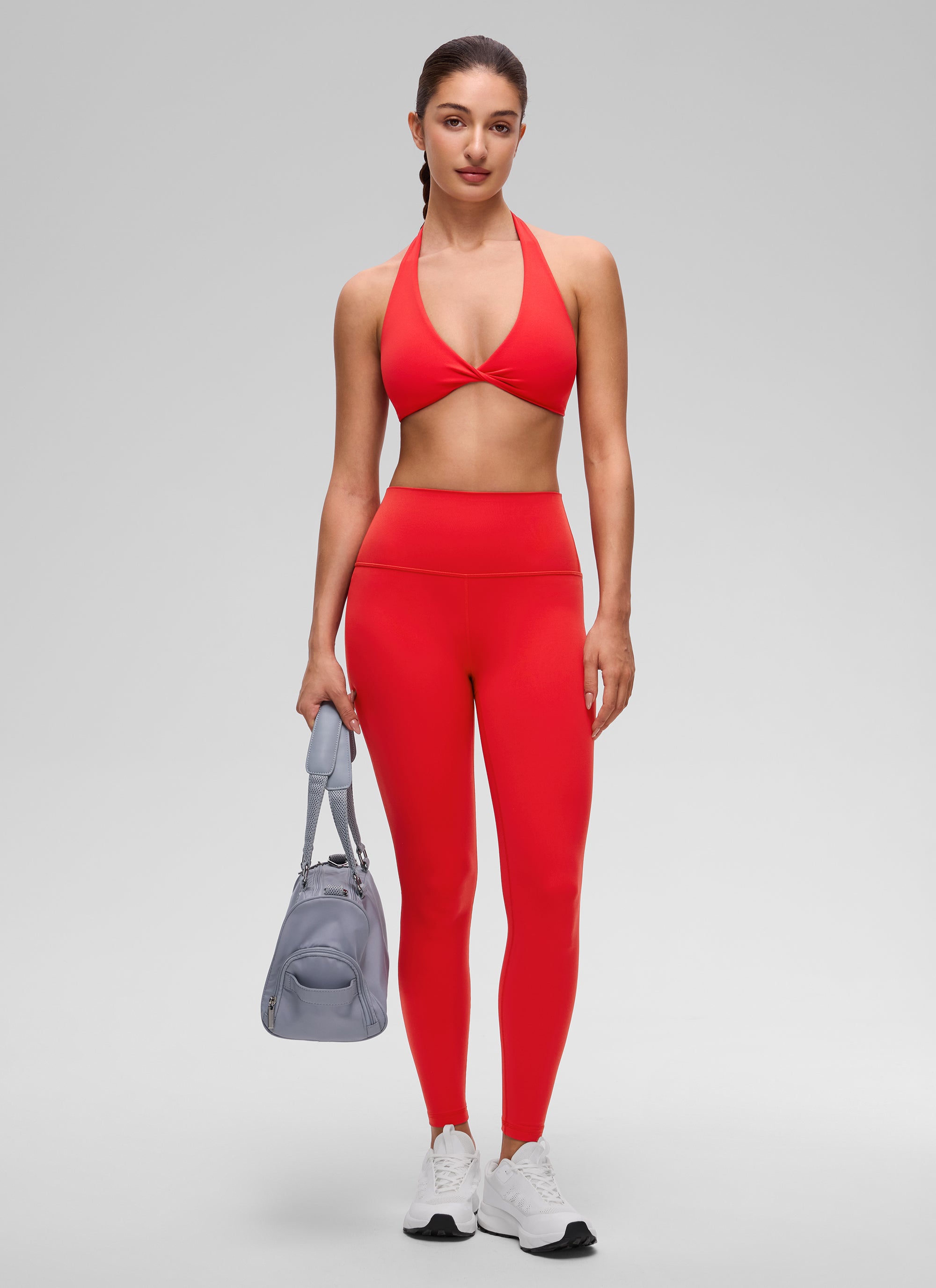 CRZ YOGA Pambabae Butterluxe Yoga V Neck Crop Double Lined Sports Bra Madilim na Pula